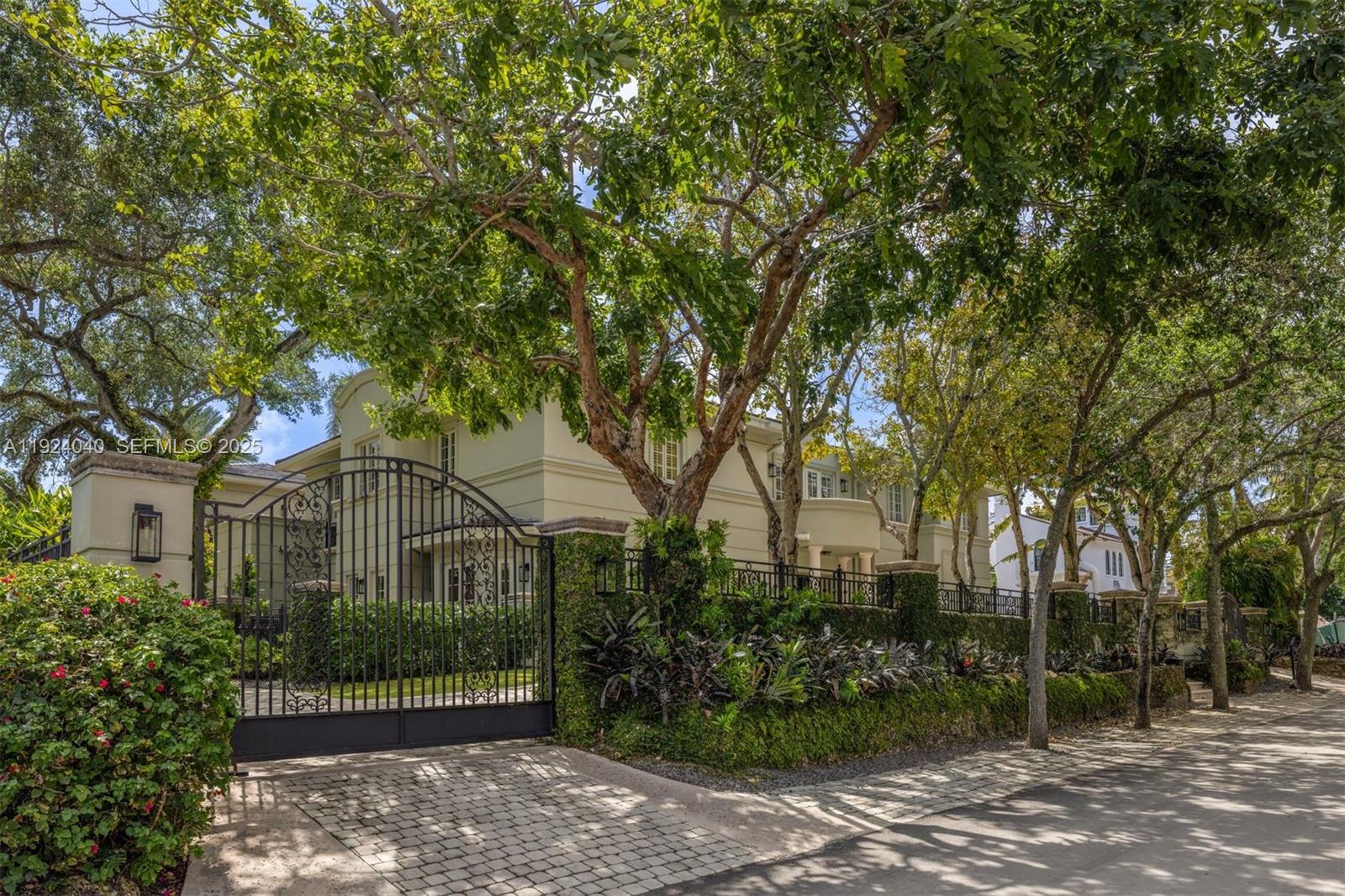 Miami, Florida, 33133, United States, 5 Bedrooms Bedrooms, ,7 BathroomsBathrooms,Residential,For Sale,2002082