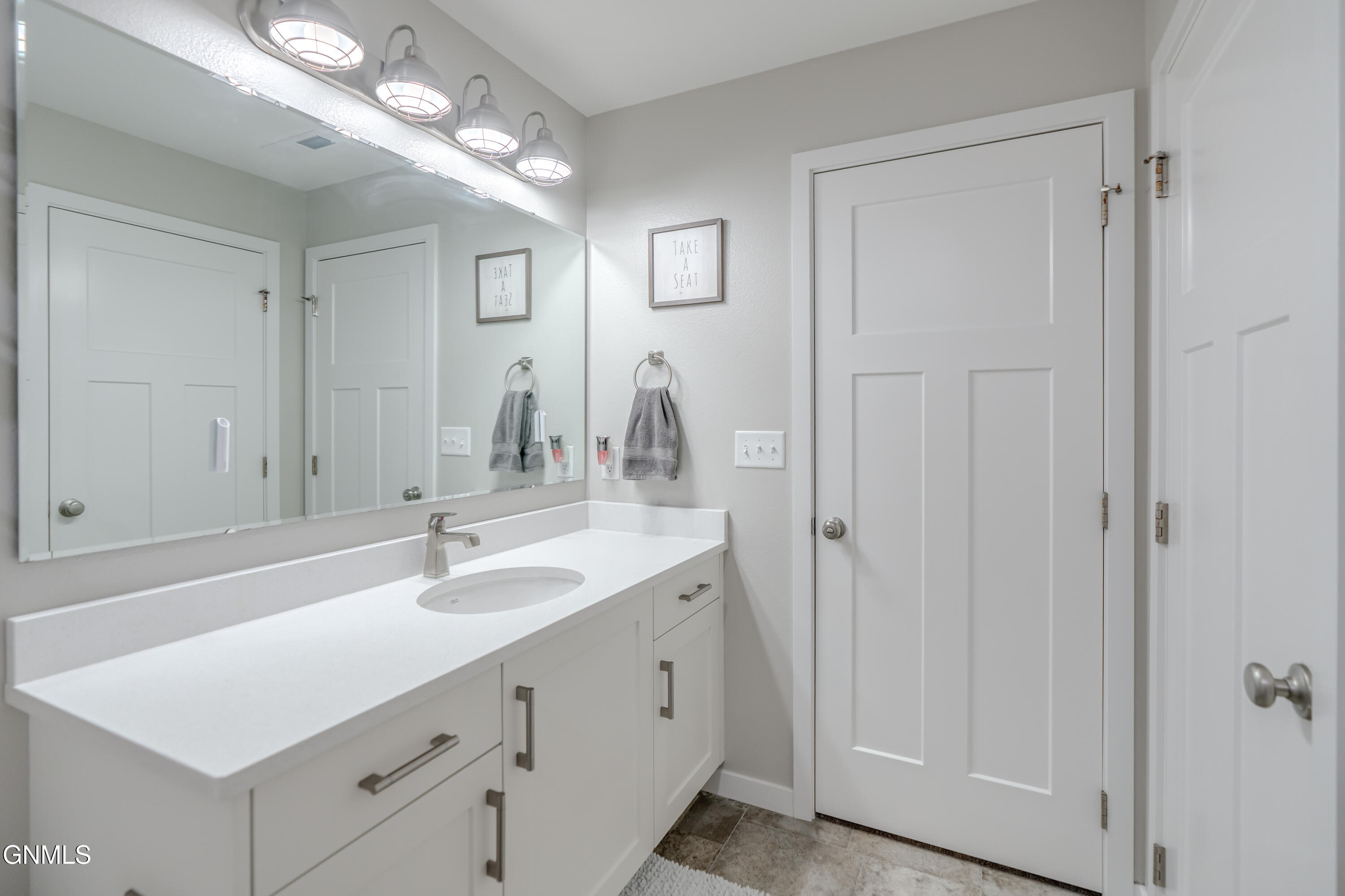 Bismarck, North Dakota, 58504, United States, 5 Bedrooms Bedrooms, ,2 BathroomsBathrooms,Residential,For Sale,1986096