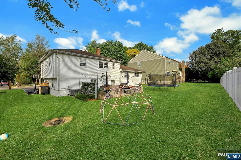 River Edge, New Jersey, 07661, United States, 4 Bedrooms Bedrooms, ,3 BathroomsBathrooms,Residential,For Sale,1988189