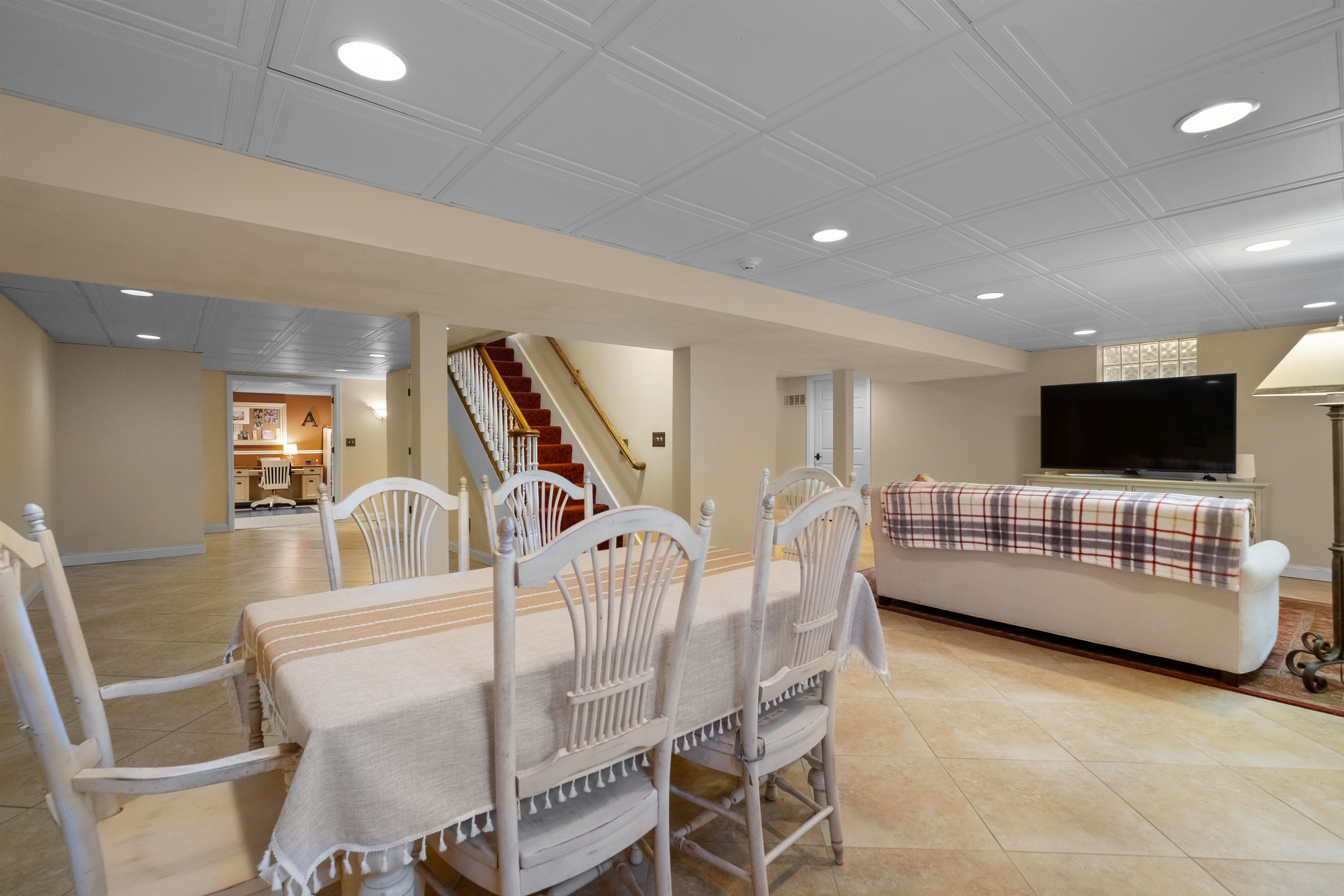  Welcome to this highly sought after home in Carberry Place l - 物件實景