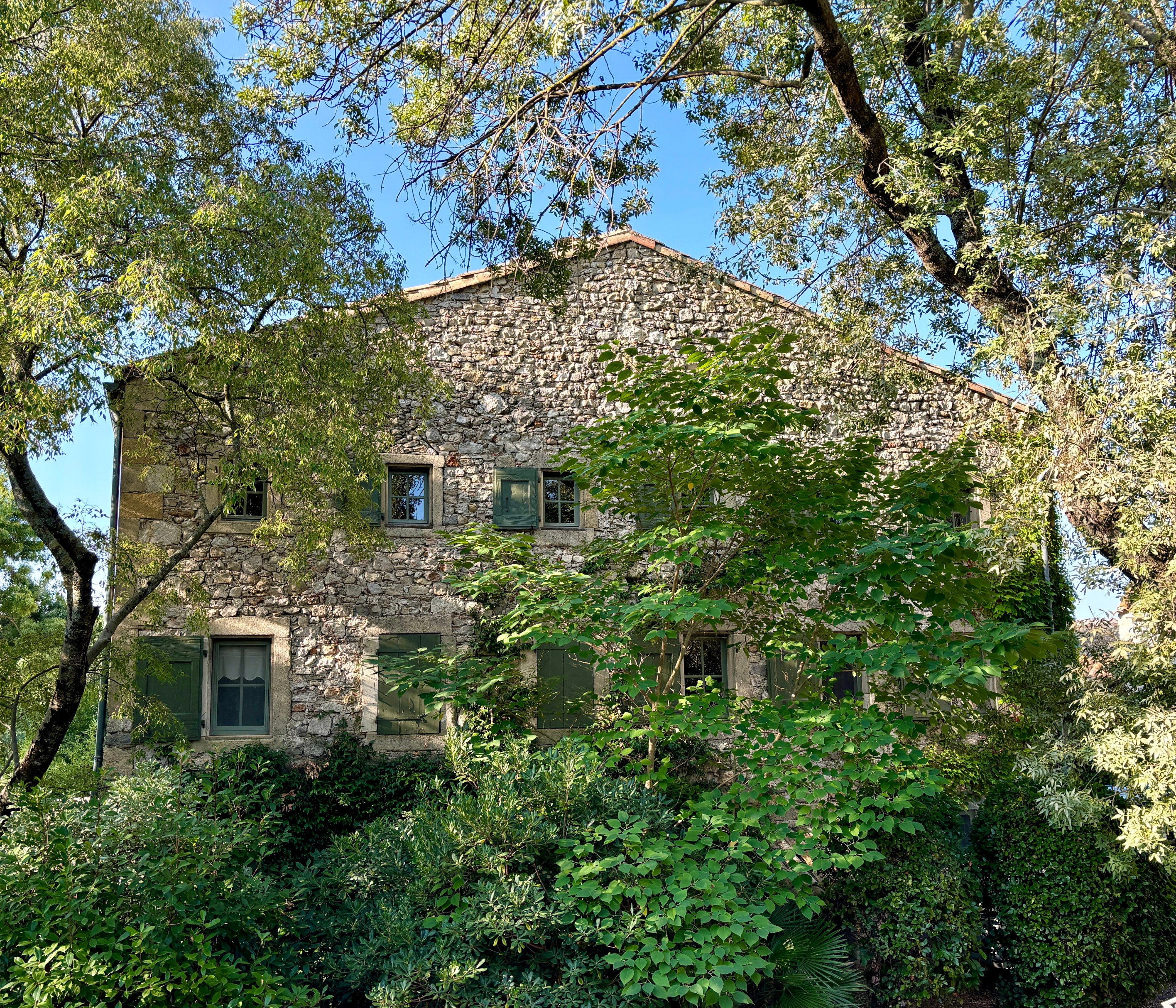  Elegant Stone Residence with Exceptional Volumes and Timeless Charm - 物件實景