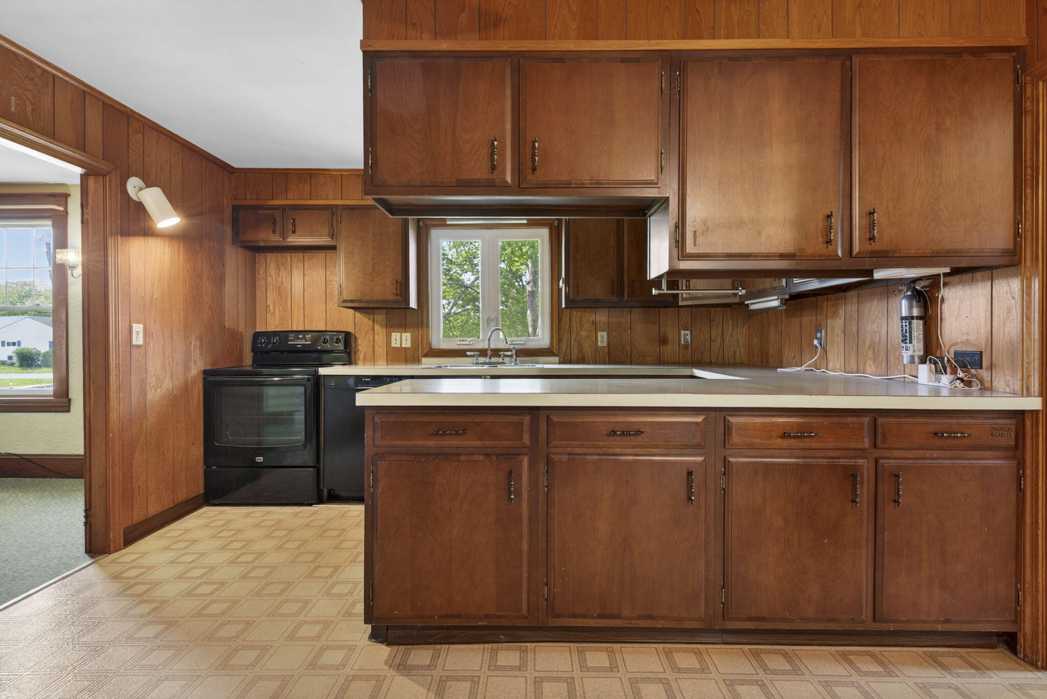 Kennebunk, Maine, 04043, United States, 3 Bedrooms Bedrooms, ,2 BathroomsBathrooms,Residential,For Sale,2048966