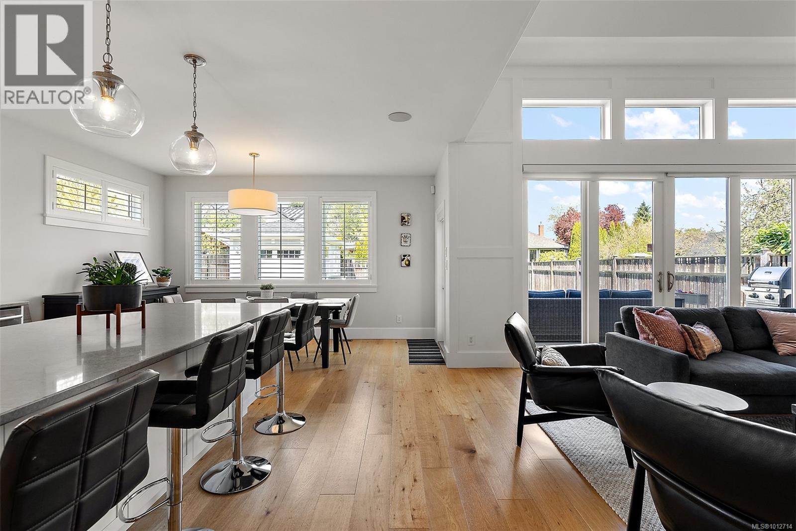 OAK BAY, British Columbia, V8S 2W2, CA, 3 Bedrooms Bedrooms, ,3 BathroomsBathrooms,Residential,For Sale,1949531