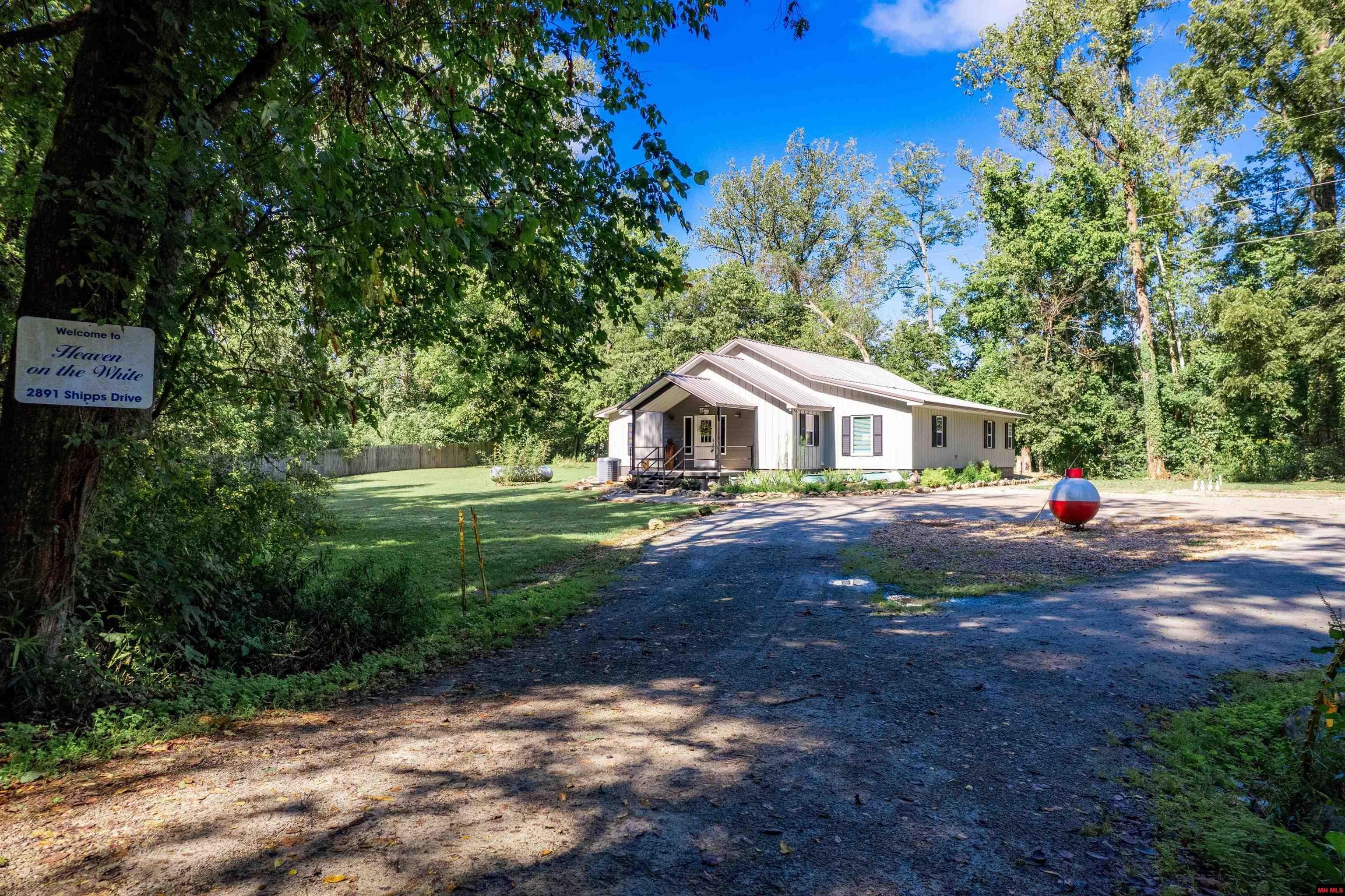 Norfork, Arkansas, 72658, United States, 4 Bedrooms Bedrooms, ,4 BathroomsBathrooms,Residential,For Sale,2037345