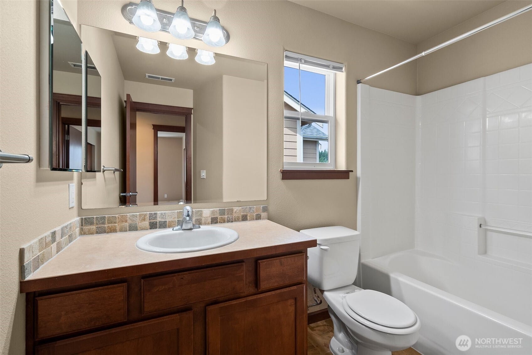 Puyallup, Washington, 98374, United States, 3 Bedrooms Bedrooms, ,3 BathroomsBathrooms,Residential,For Sale,1849998