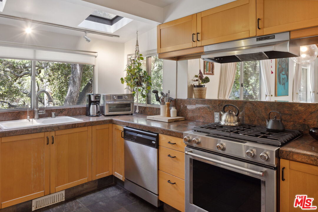 Topanga, California, 90290, United States, 4 Bedrooms Bedrooms, ,3 BathroomsBathrooms,Residential,For Sale,1795536