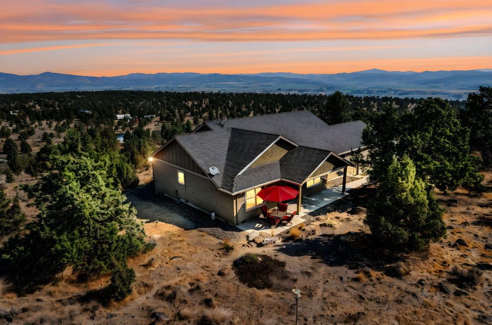 Prineville, Oregon, 97754, United States, 3 Bedrooms Bedrooms, ,2 BathroomsBathrooms,Residential,For Sale,1903367