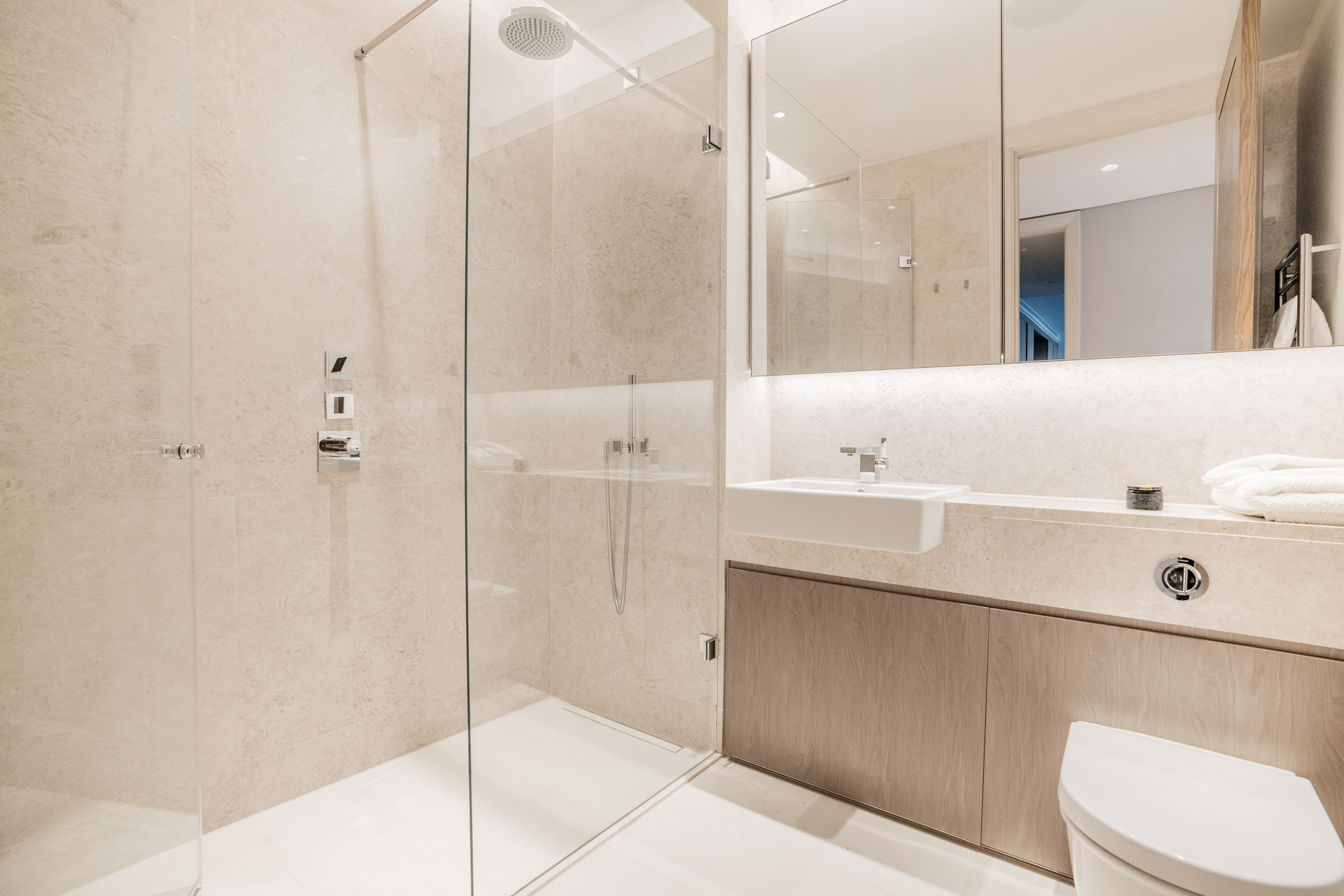  A Three-Bedroom Lateral Apartment at Holland Park Villas - 物件實景