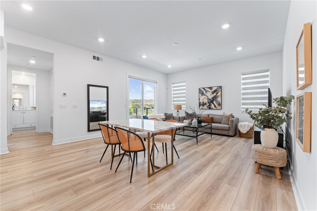 Irvine, California, 92618, United States, 2 Bedrooms Bedrooms, ,2 BathroomsBathrooms,Residential,For Sale,1988212