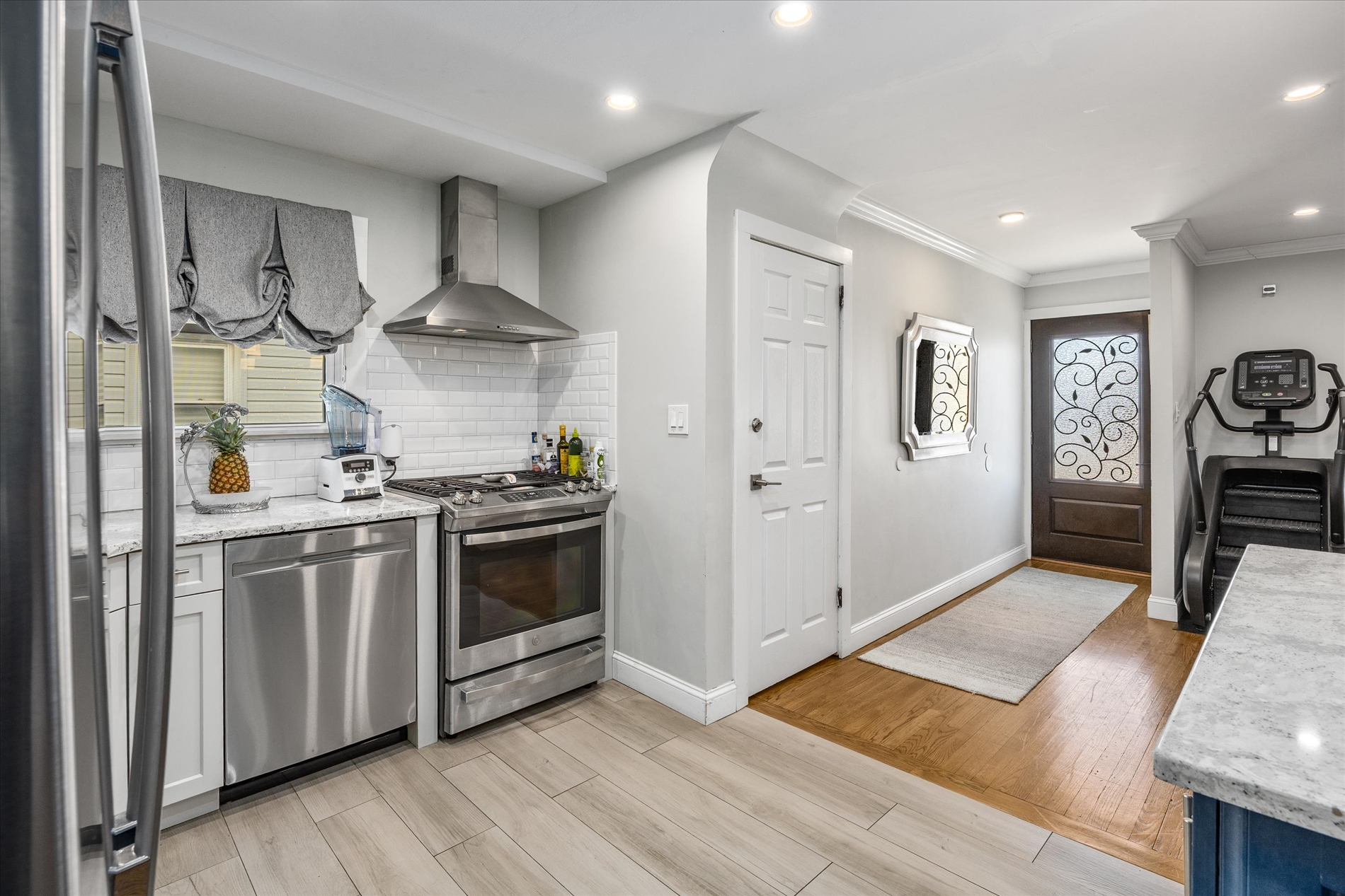 Howard Beach, New York, 11414, United States, 6 Bedrooms Bedrooms, ,2 BathroomsBathrooms,Residential,For Sale,2005661