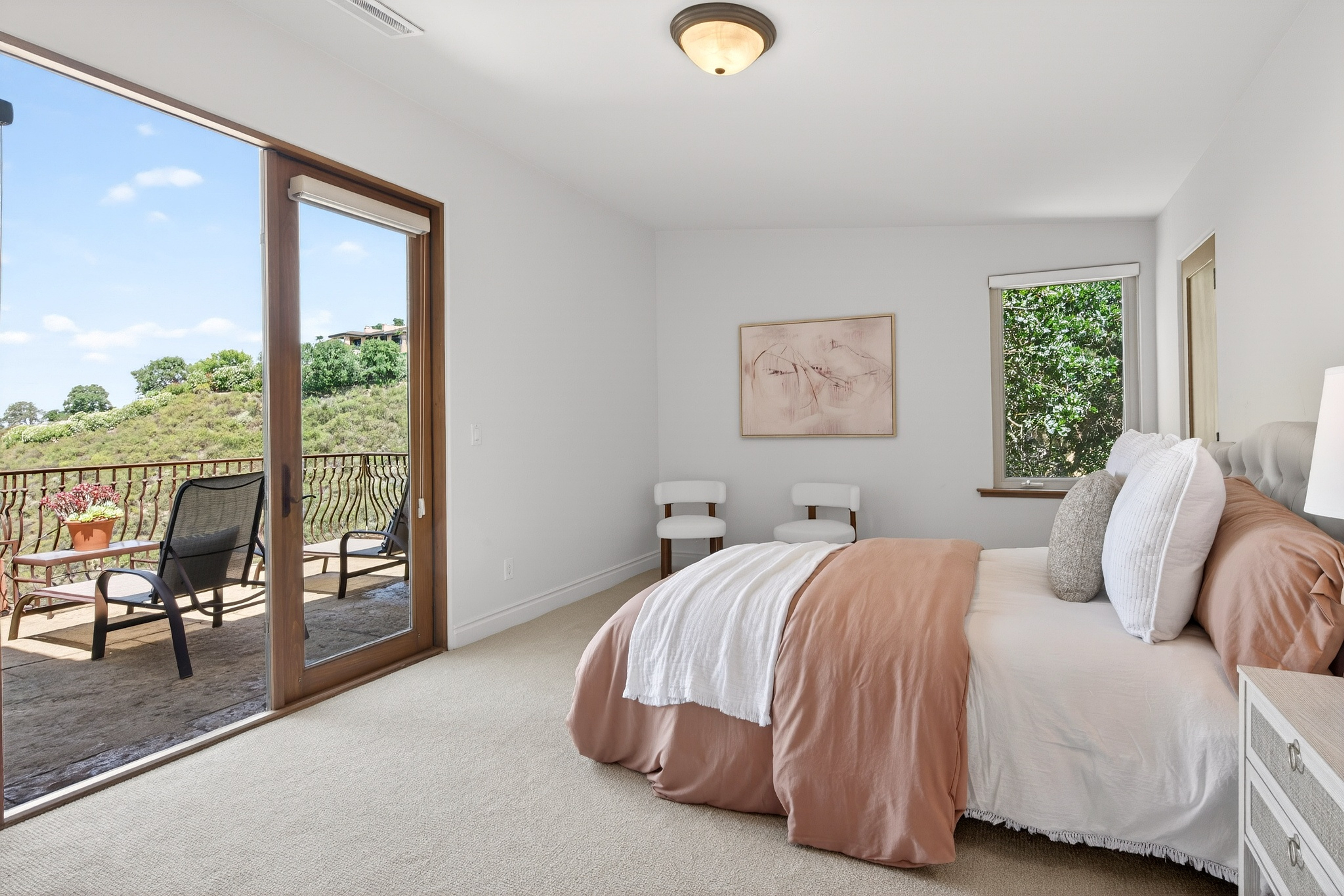  An Extraordinary Round Hill Estate Defined by Privacy, Views, and Sophistication - 物件實景