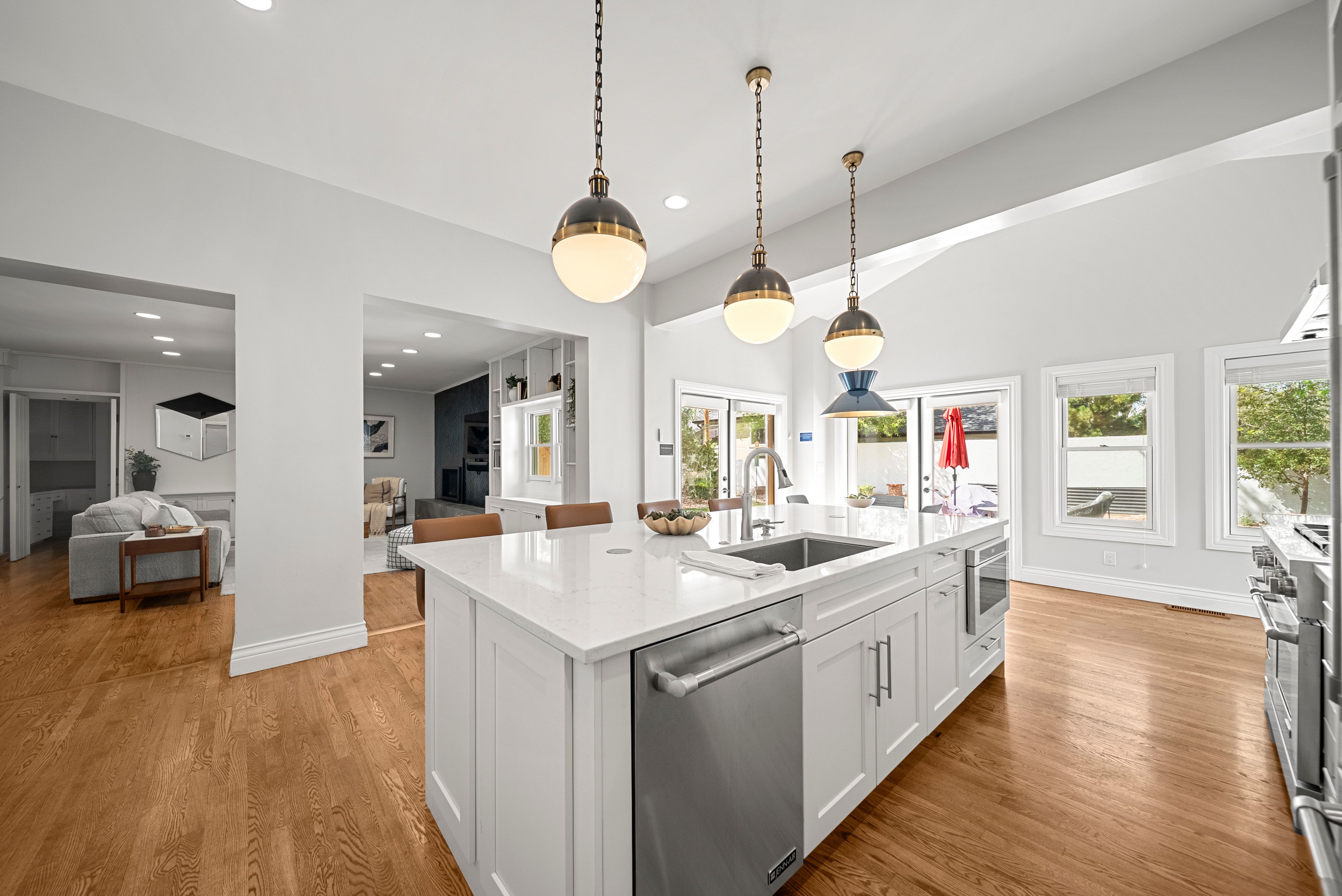  This Home Blends Historic Character with Modern Functionality - 物件實景