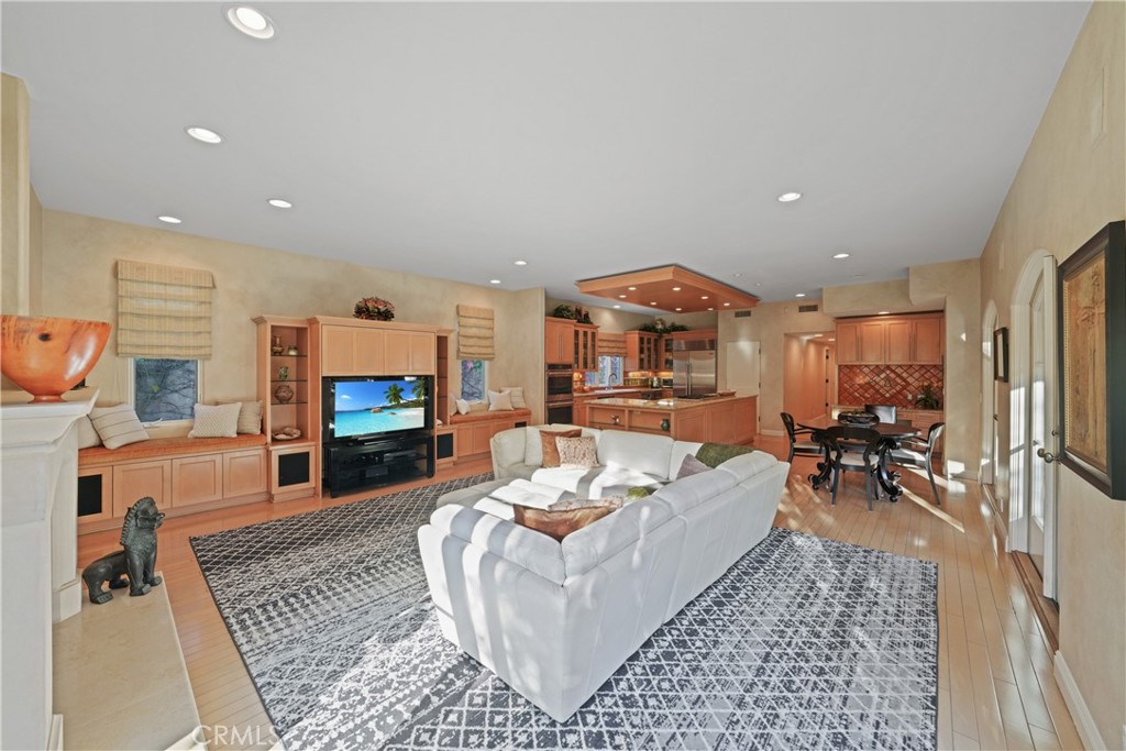 Huntington Beach, California, 92649, United States, 5 Bedrooms Bedrooms, ,5 BathroomsBathrooms,Residential,For Sale,1991081