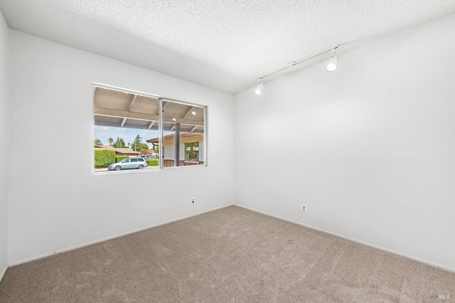 Vacaville, California, 95687, United States, 4 Bedrooms Bedrooms, ,2 BathroomsBathrooms,Residential,For Sale,1977124