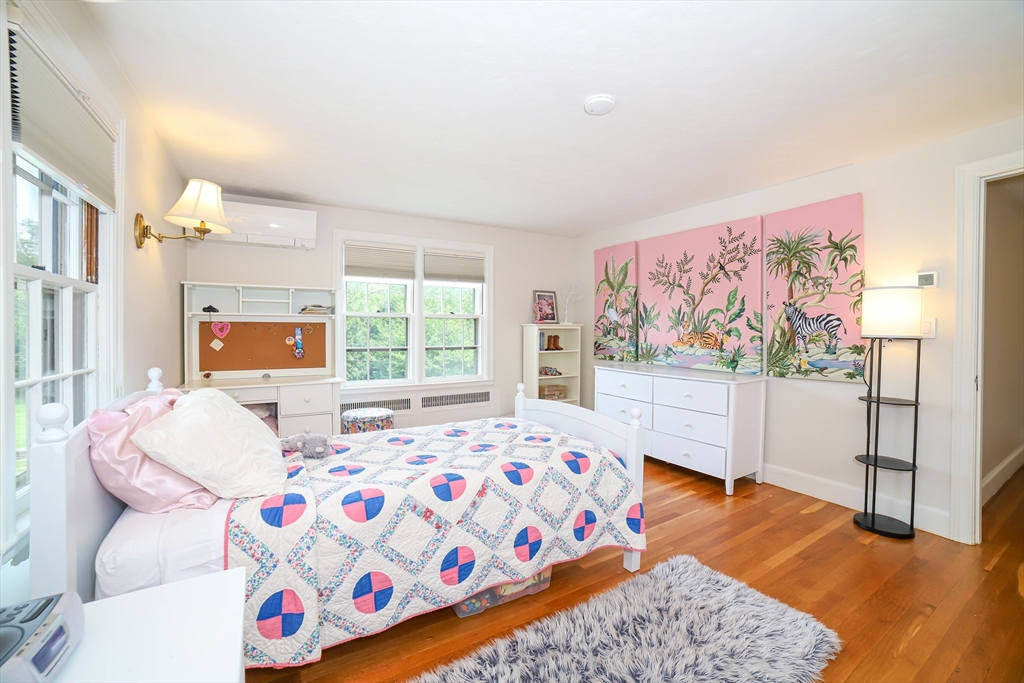 Worcester, Massachusetts, 01609, United States, 5 Bedrooms Bedrooms, ,4 BathroomsBathrooms,Residential,For Sale,1907639