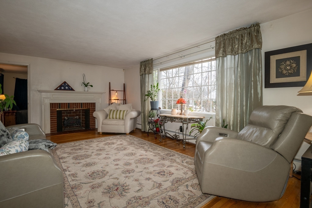 Lynnfield, Massachusetts, 01940, United States, 4 Bedrooms Bedrooms, ,3 BathroomsBathrooms,Residential,For Sale,2029876