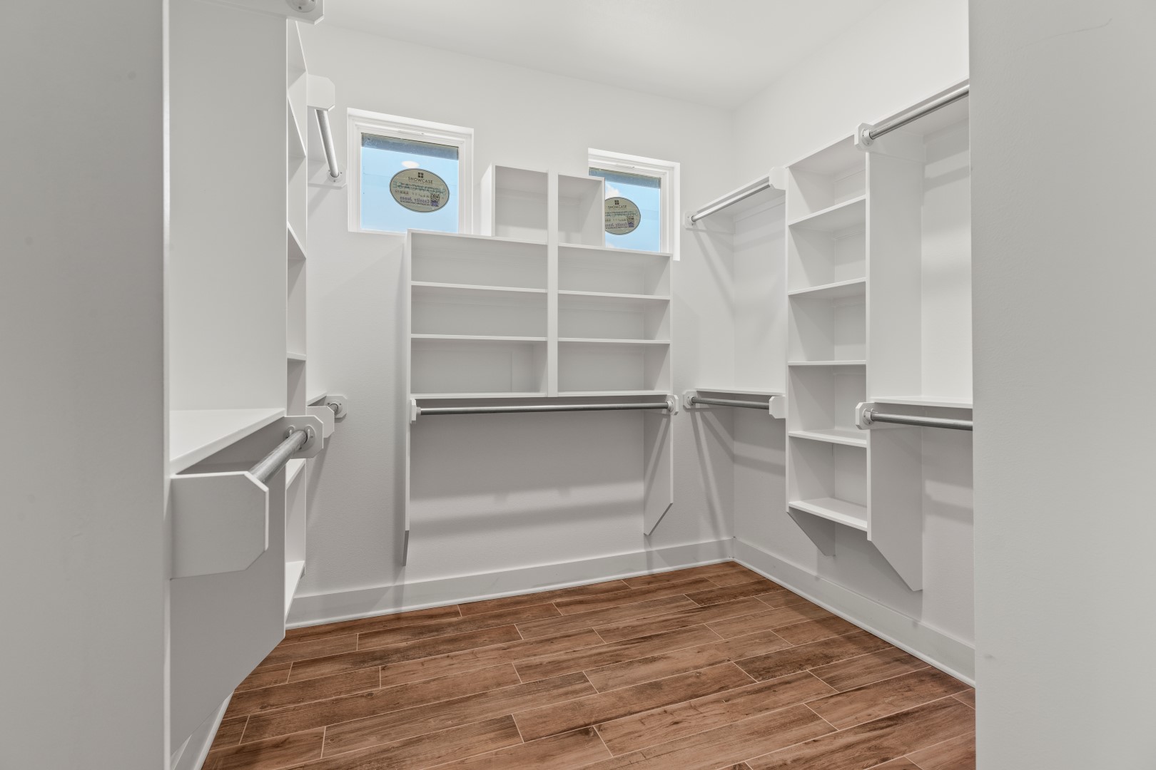 Tyler, Texas, 75706, United States, 4 Bedrooms Bedrooms, ,3 BathroomsBathrooms,Residential,For Sale,1983629