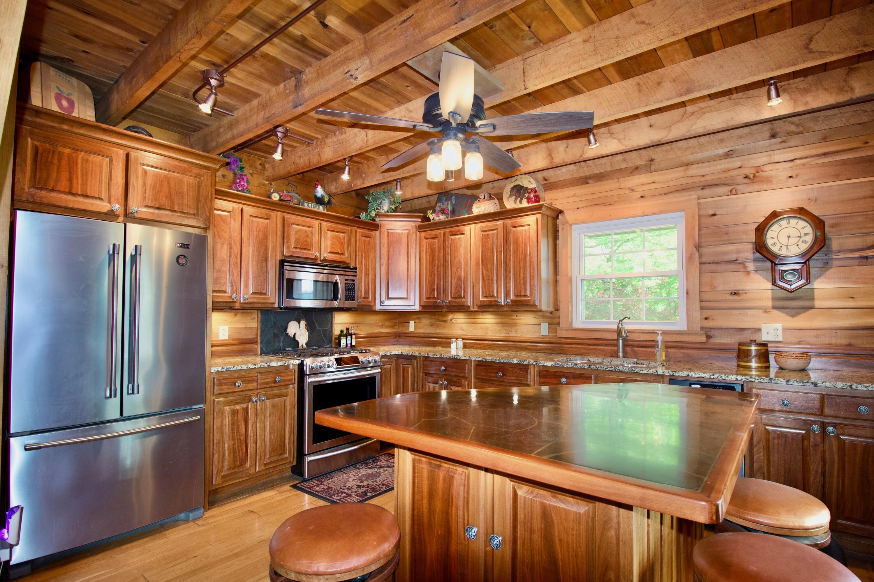 Hinton, West Virginia, 25951, United States, 3 Bedrooms Bedrooms, ,2 BathroomsBathrooms,Residential,For Sale,1847194