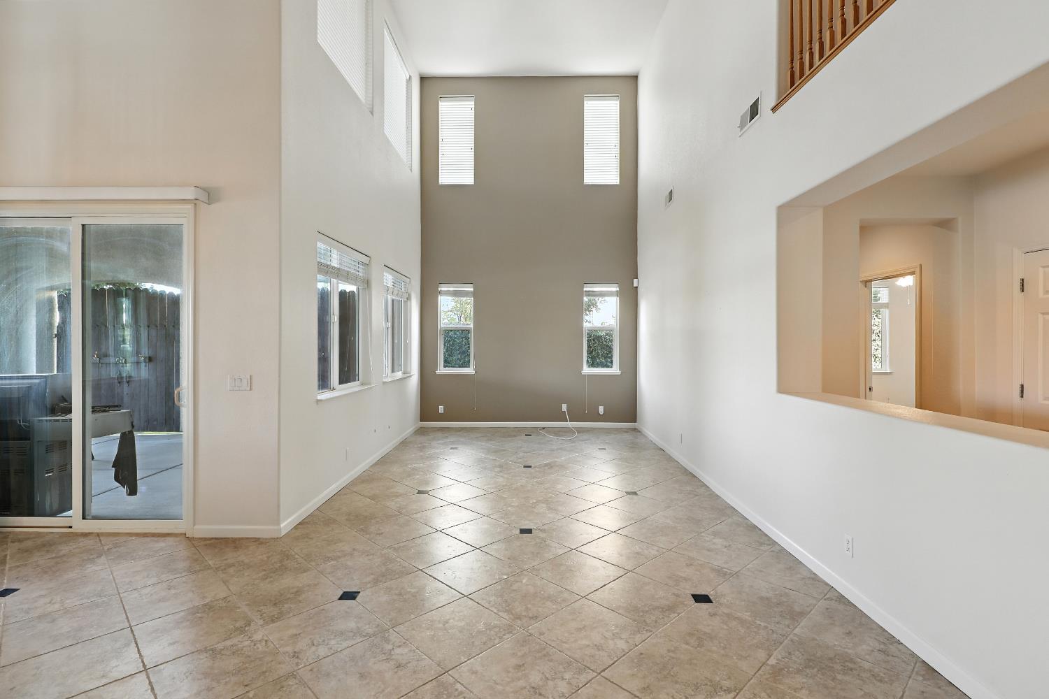 Chowchilla, California, 93610, United States, 5 Bedrooms Bedrooms, ,4 BathroomsBathrooms,Residential,For Sale,1982347