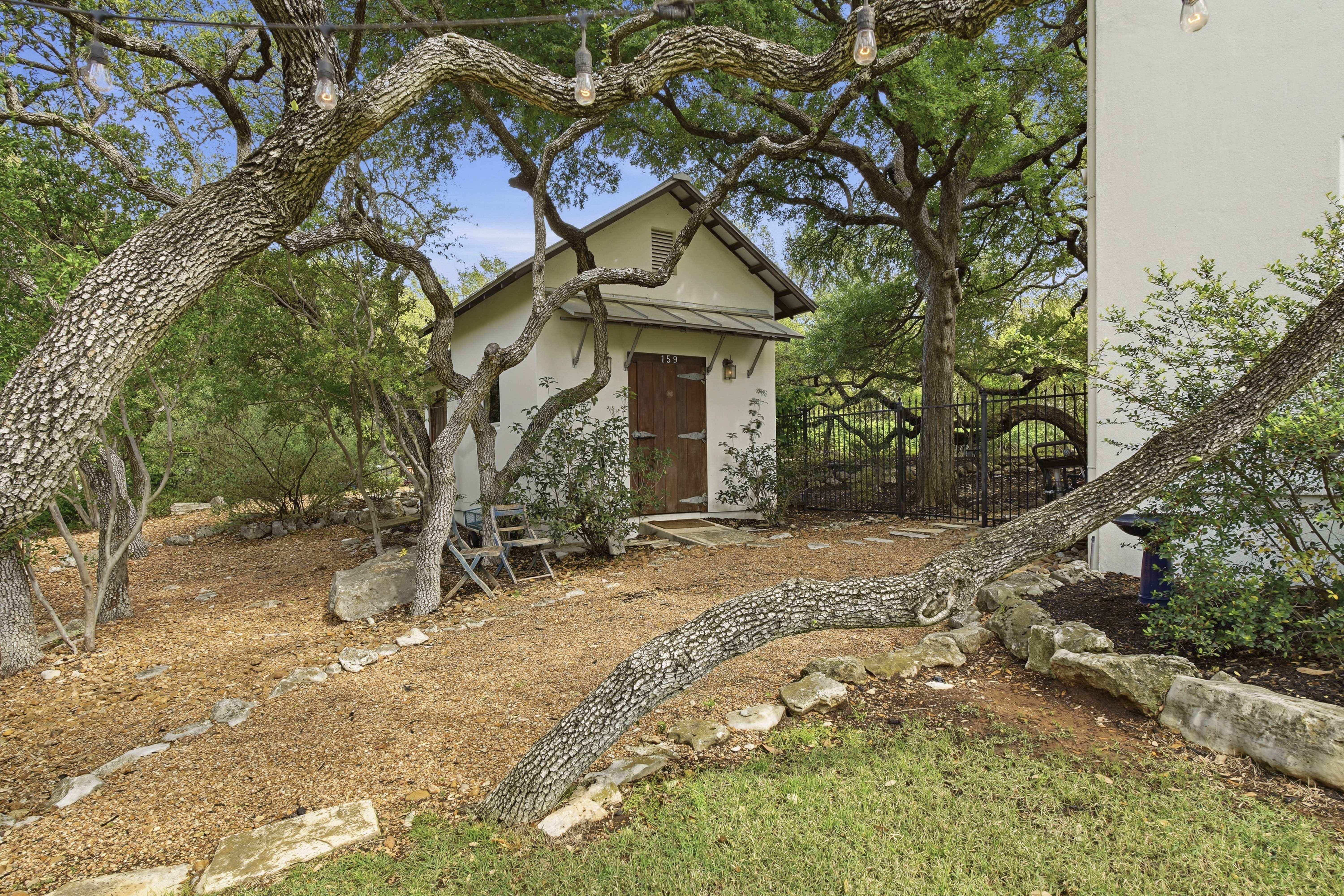  Custom-Designed Home on a 1-Acre - 物件實景