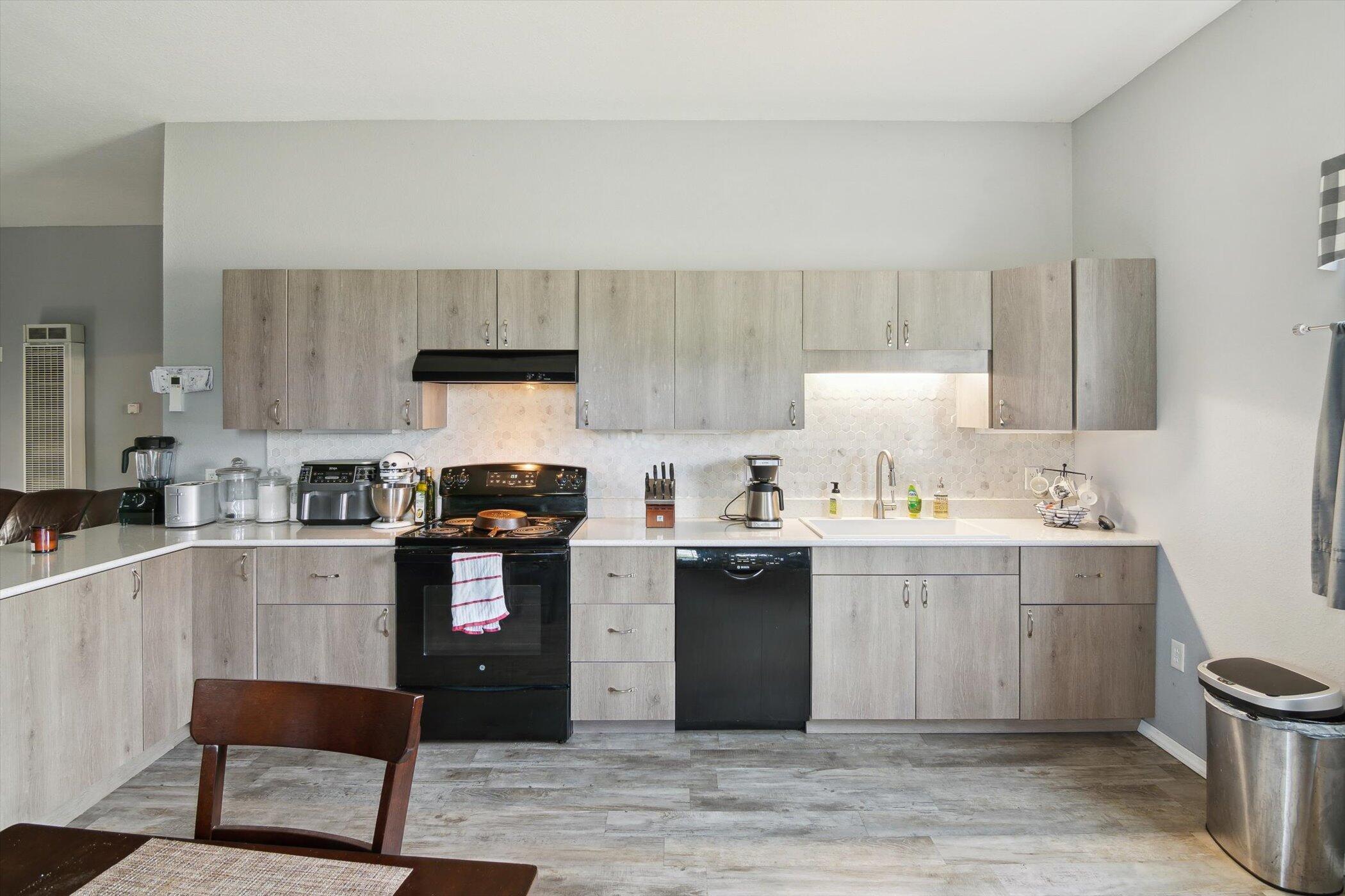 Hillsdale, Michigan, 49242, United States, 6 Bedrooms Bedrooms, ,4 BathroomsBathrooms,Residential,For Sale,1974672