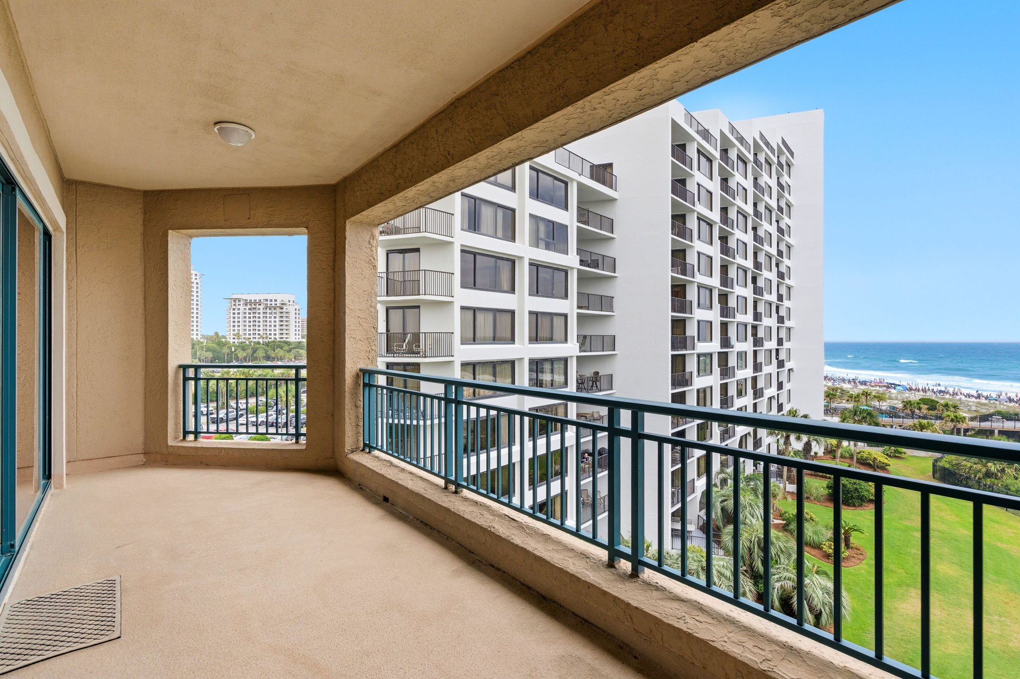 Gulf-Front Condominium with Panoramic Views and Renovation Potential - 物件實景