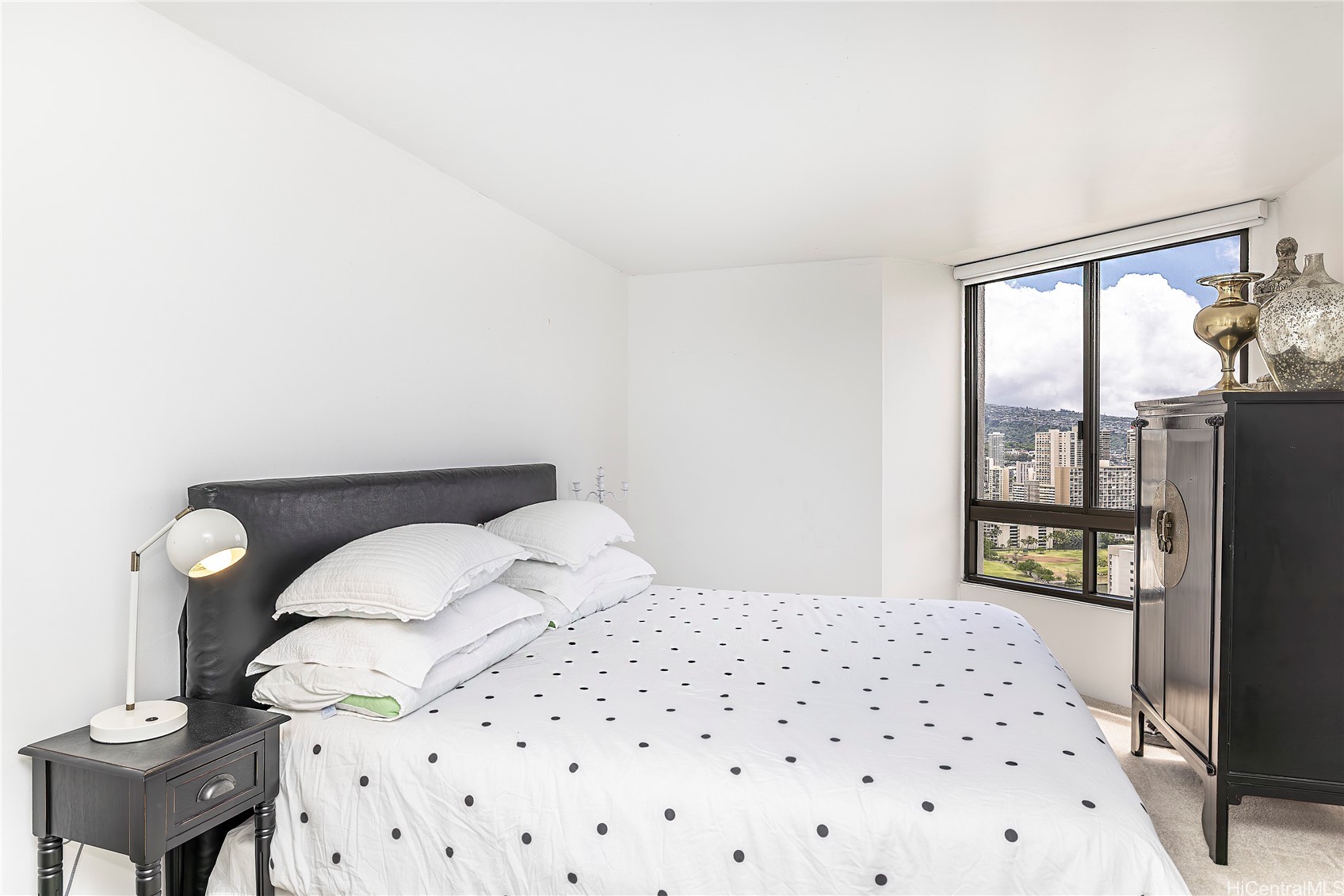 Honolulu, Hawaii, 96815, United States, 2 Bedrooms Bedrooms, ,2 BathroomsBathrooms,Residential,For Sale,1818249