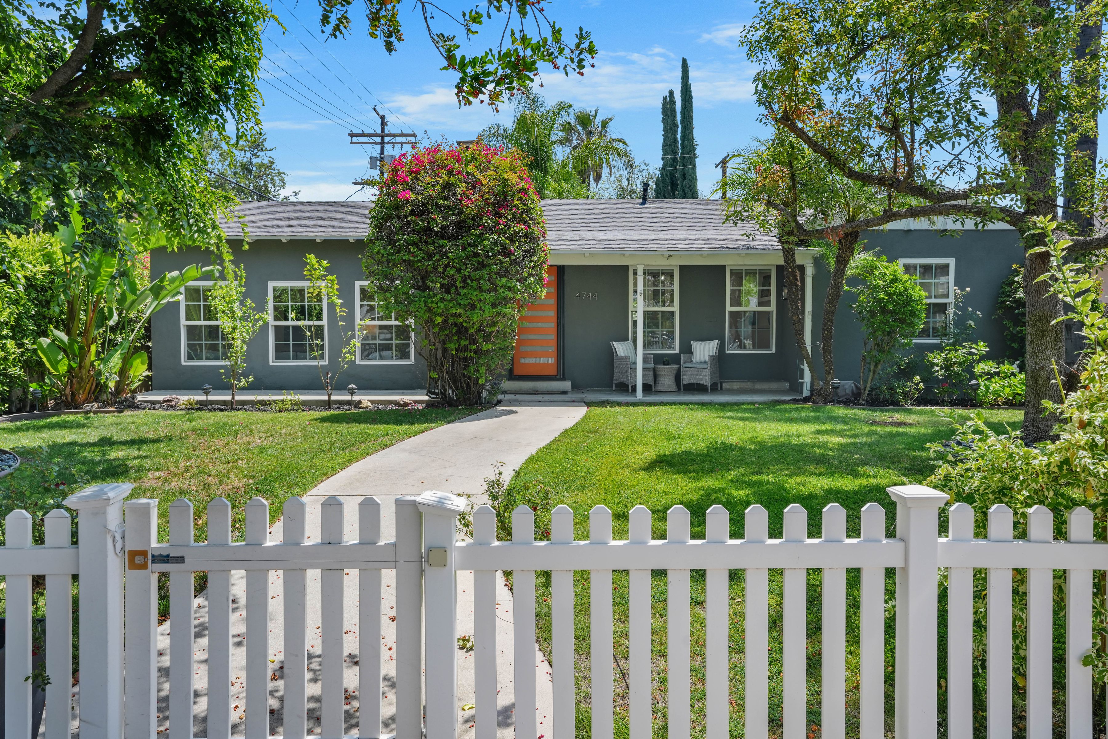  4744 Camellia Avenue - 物件實景