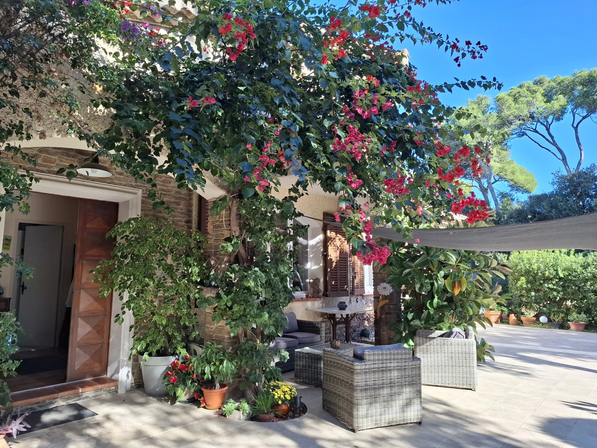 Hyères, Provence-Alpes-Côte d’Azur, 83400, FR, 3 Bedrooms Bedrooms, ,3 BathroomsBathrooms,Residential,For Sale,1987881
