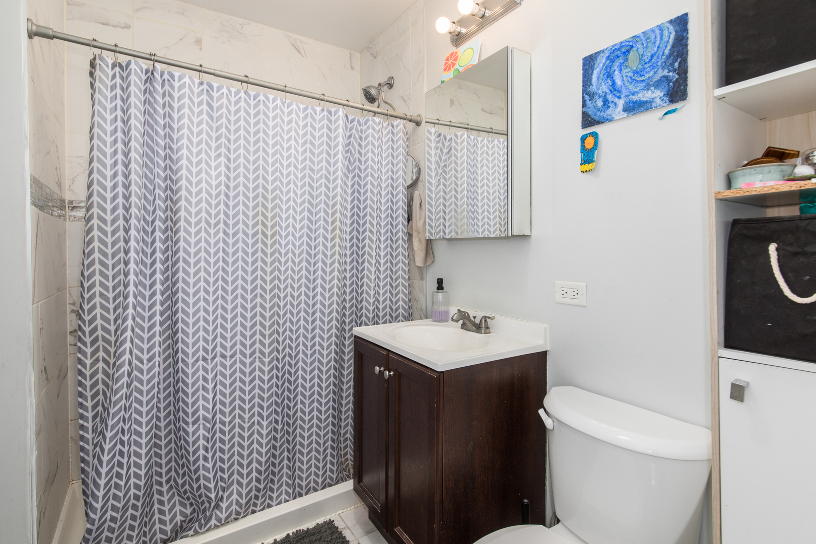 Chicago, Illinois, 60618, United States, 4 Bedrooms Bedrooms, ,2 BathroomsBathrooms,Residential,For Sale,1917452