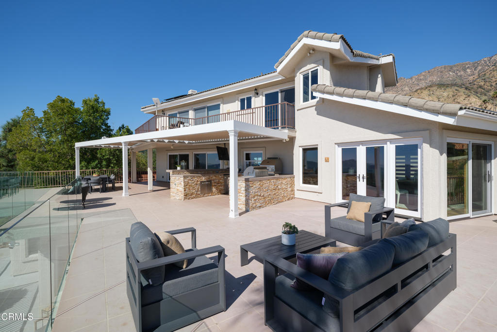 Altadena, California, 91001, United States, 5 Bedrooms Bedrooms, ,6 BathroomsBathrooms,Residential,For Sale,1989048