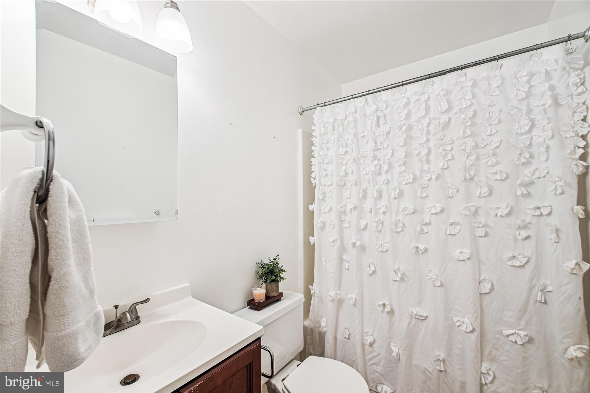 Arnold, Maryland, 21012, United States, 4 Bedrooms Bedrooms, ,3 BathroomsBathrooms,Residential,For Sale,1979079