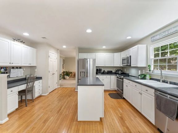 Manassas Park, Virginia, 20111, United States, 4 Bedrooms Bedrooms, ,4 BathroomsBathrooms,Residential,For Sale,1978924