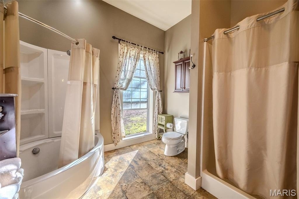 Lebanon, Missouri, 65536, United States, 4 Bedrooms Bedrooms, ,4 BathroomsBathrooms,Residential,For Sale,1976703