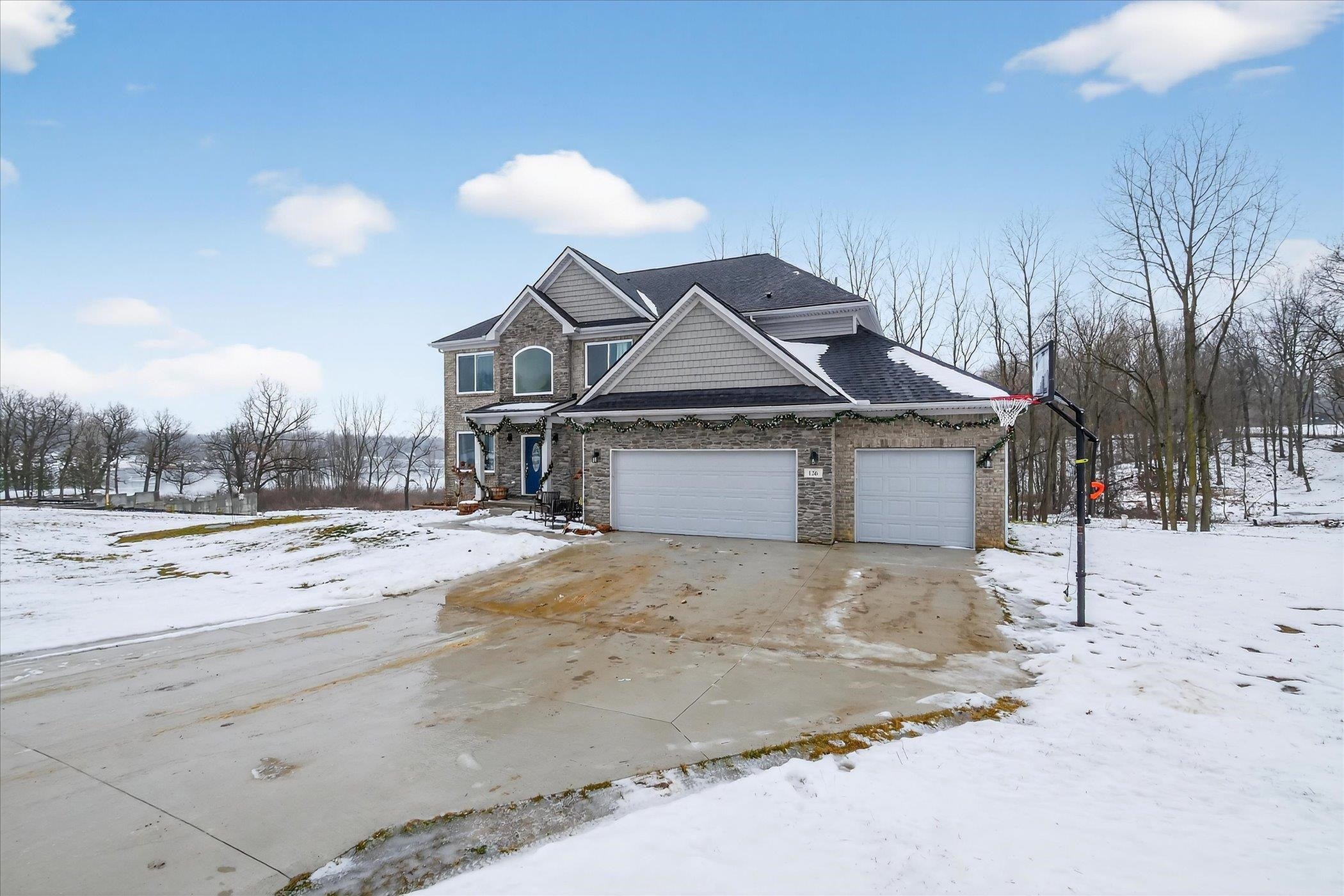 Ortonville, Michigan, 48462, United States, 5 Bedrooms Bedrooms, ,3 BathroomsBathrooms,Residential,For Sale,2008578