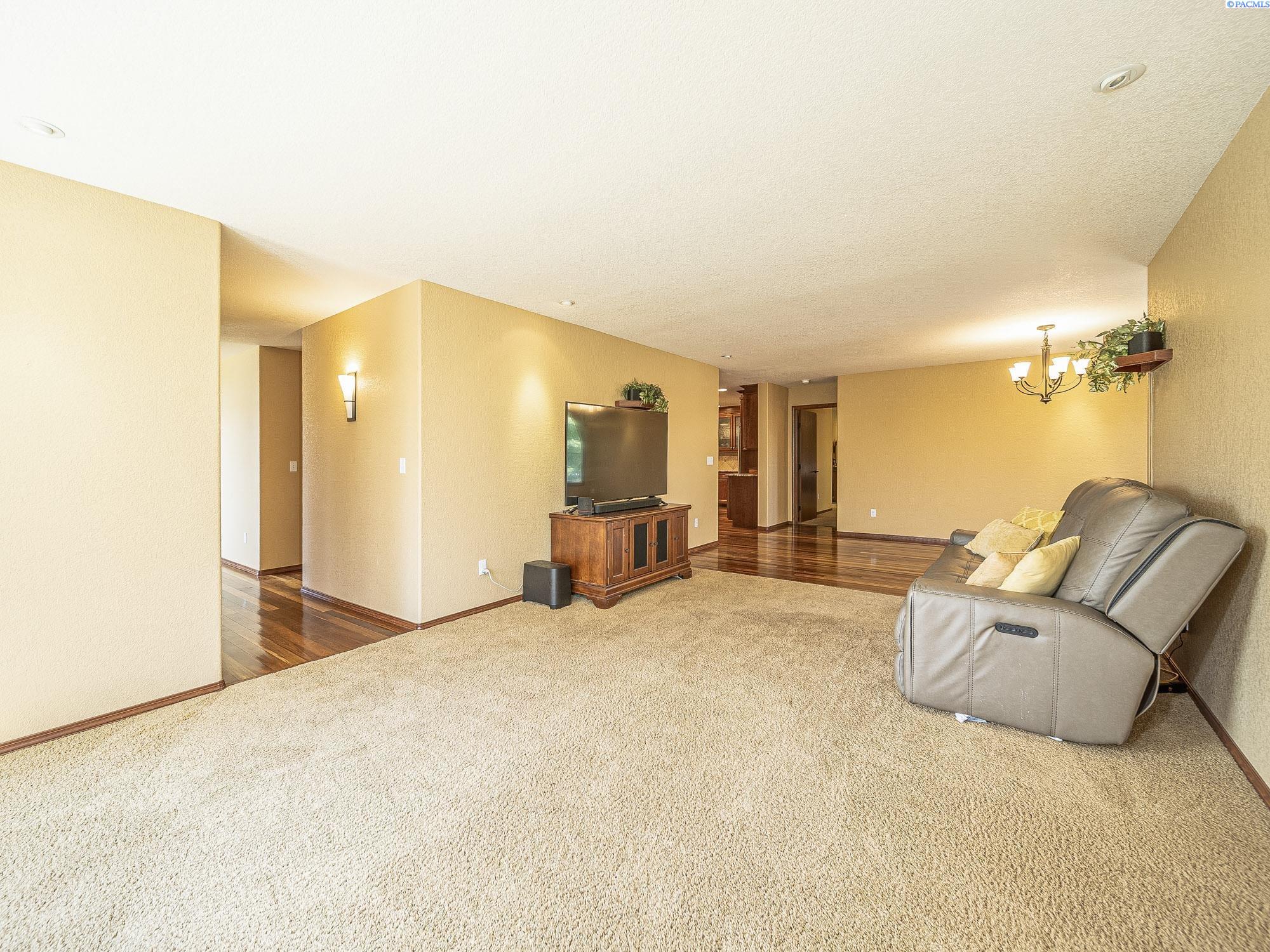 Yakima, Washington, 98908-0000, United States, 4 Bedrooms Bedrooms, ,2 BathroomsBathrooms,Residential,For Sale,1827891