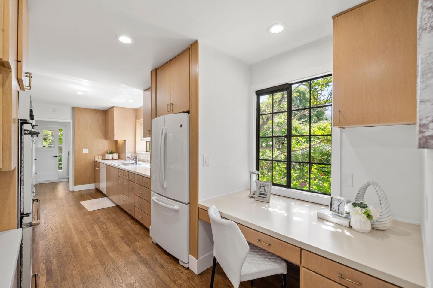 Palo Alto, California, 94301, United States, 4 Bedrooms Bedrooms, ,4 BathroomsBathrooms,Residential,For Sale,1837921
