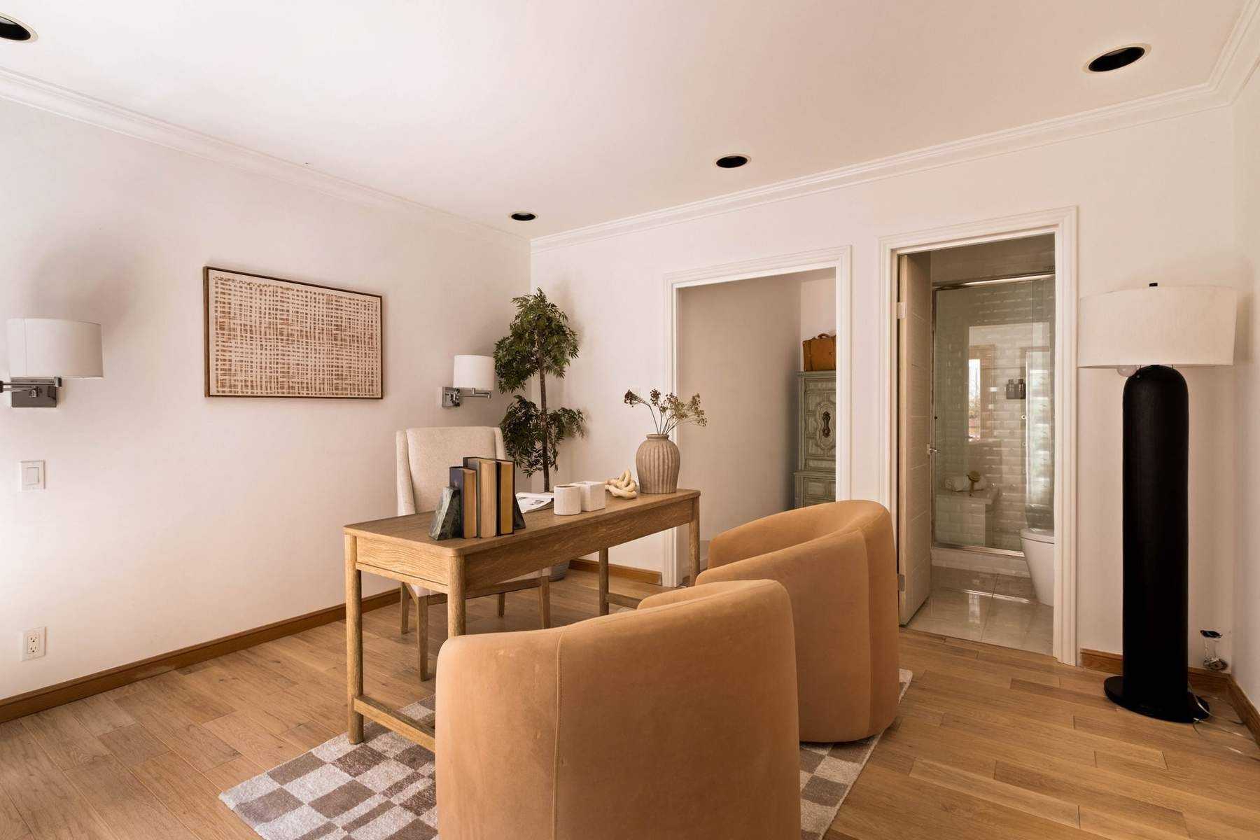  2103  N Hobart Blvd - 物件實景