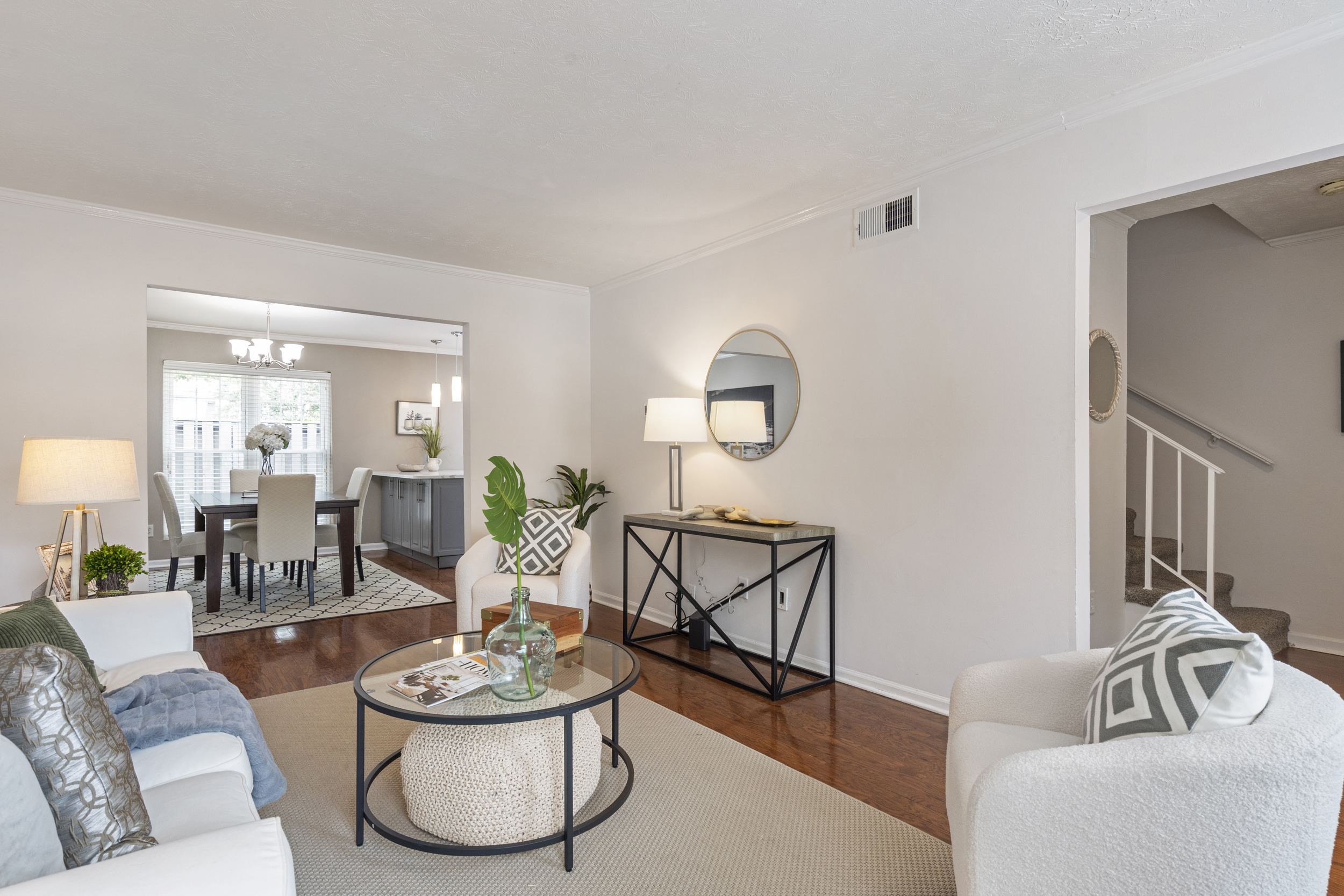  Bright, Stylish and Beautifully Updated Two Bedroom Townhome - 物件實景