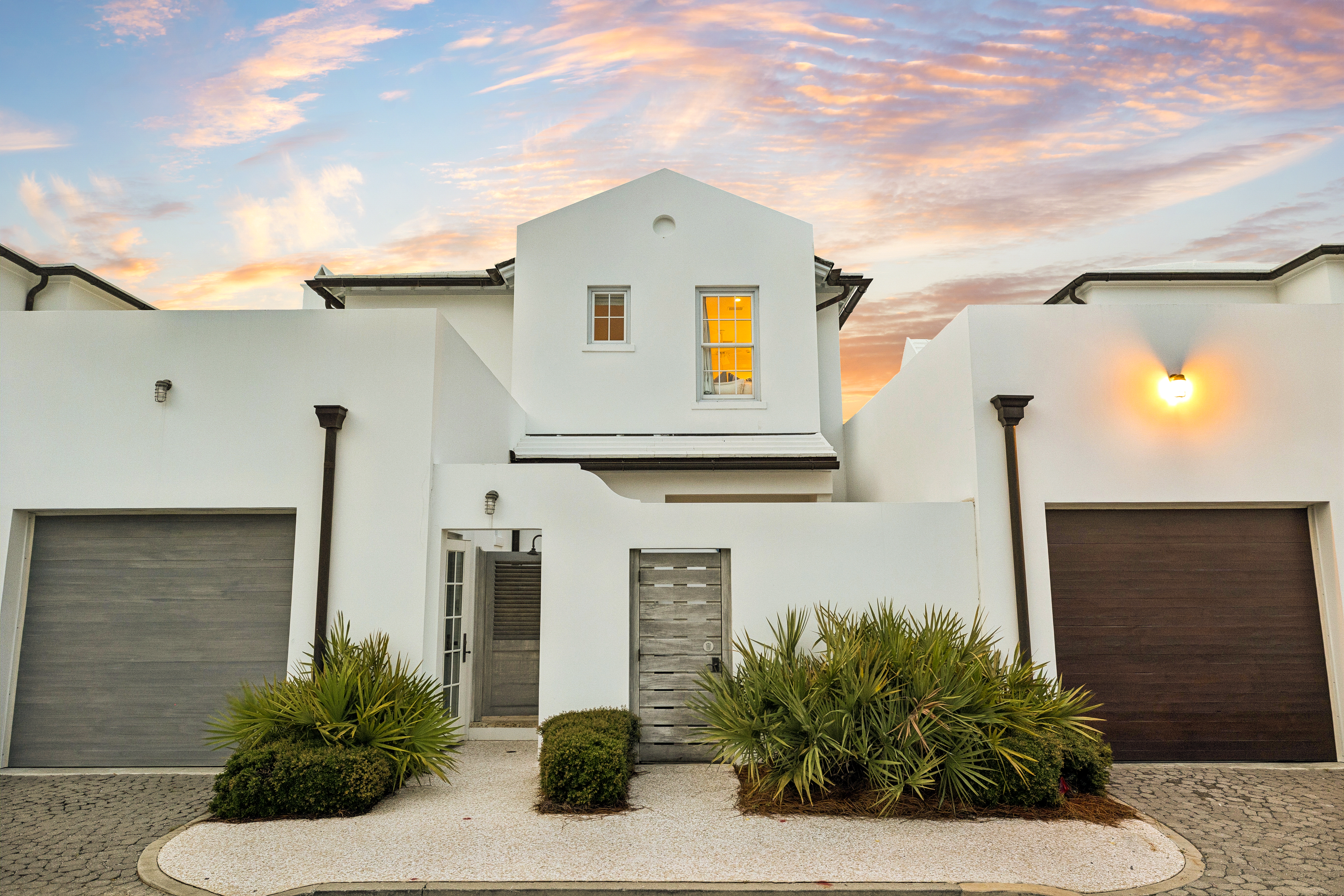  Courtyard Retreat with Dual Primary Suites in Coastal Community - 物件實景