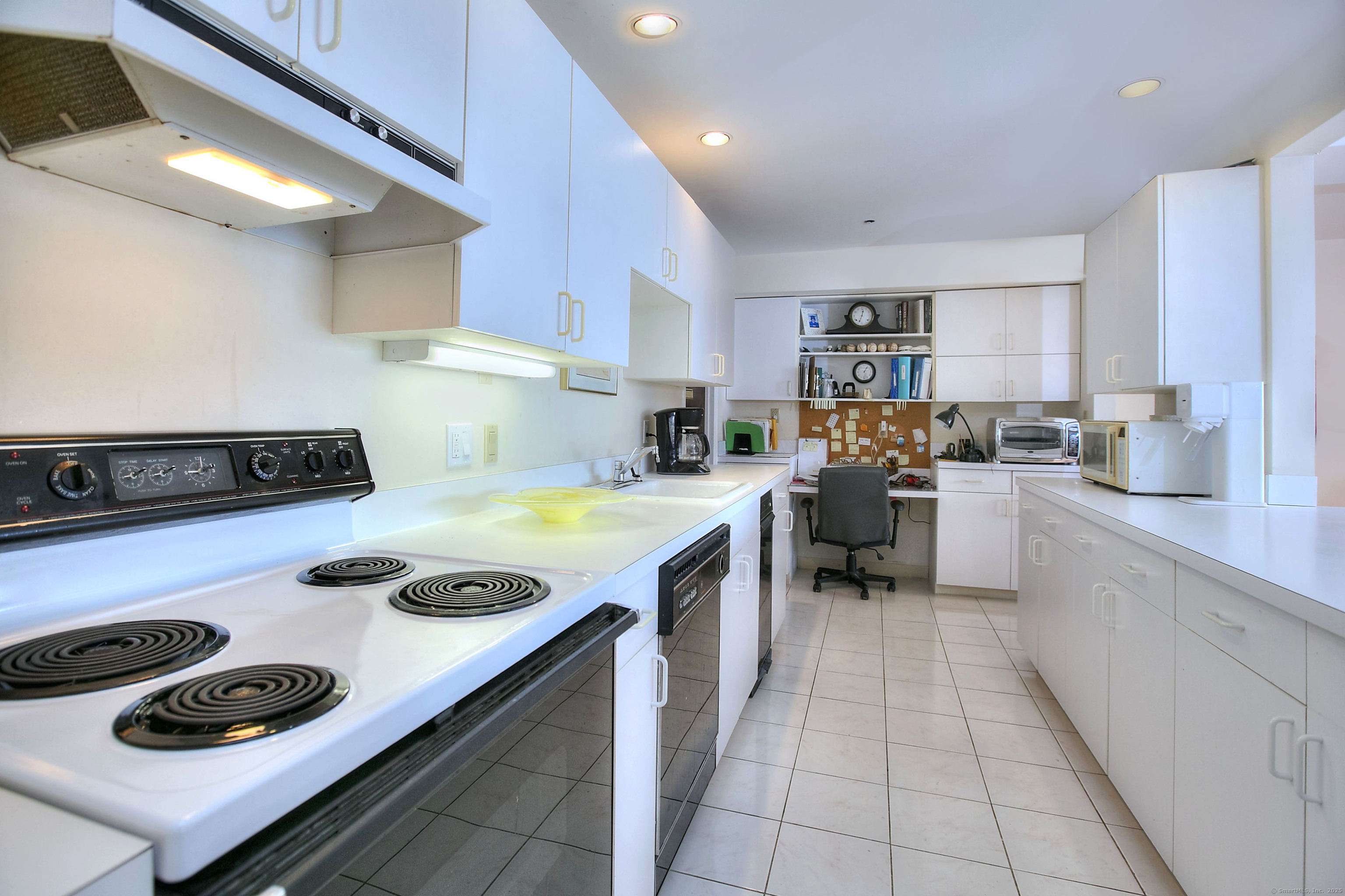 Norwalk, Connecticut, 06855, United States, 2 Bedrooms Bedrooms, ,2 BathroomsBathrooms,Residential,For Sale,1838207