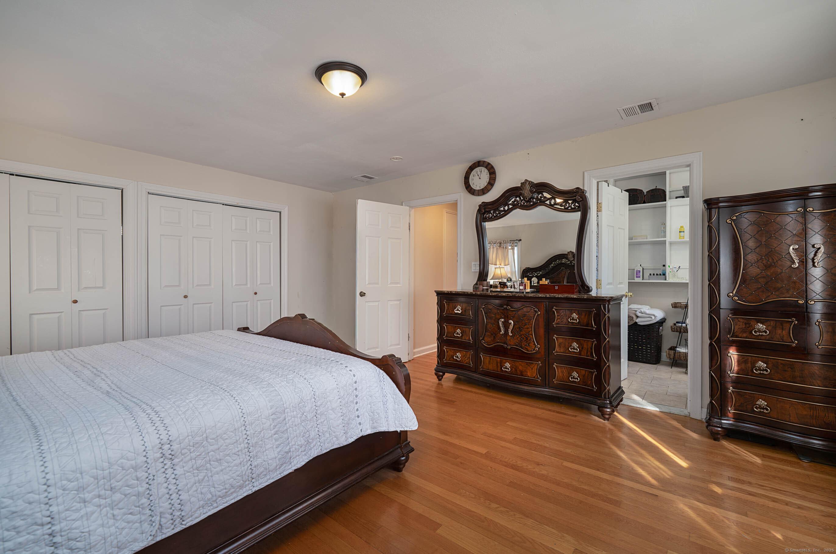 Hamden, Connecticut, 06517, United States, 4 Bedrooms Bedrooms, ,4 BathroomsBathrooms,Residential,For Sale,1982010