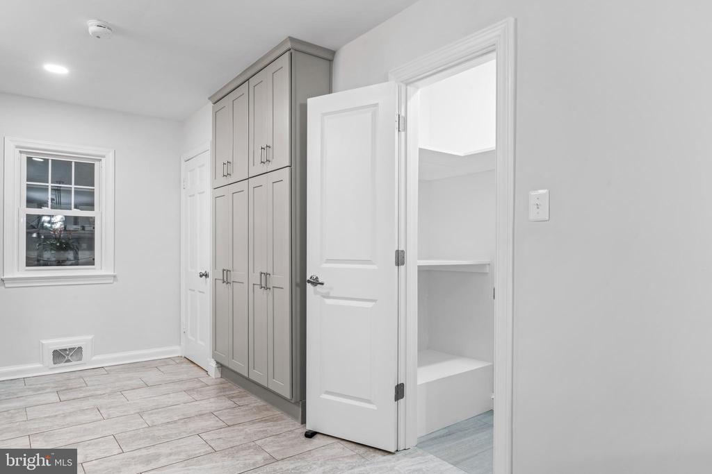 Falls Church, Virginia, 22043, United States, 5 Bedrooms Bedrooms, ,3 BathroomsBathrooms,Residential,For Sale,1977846