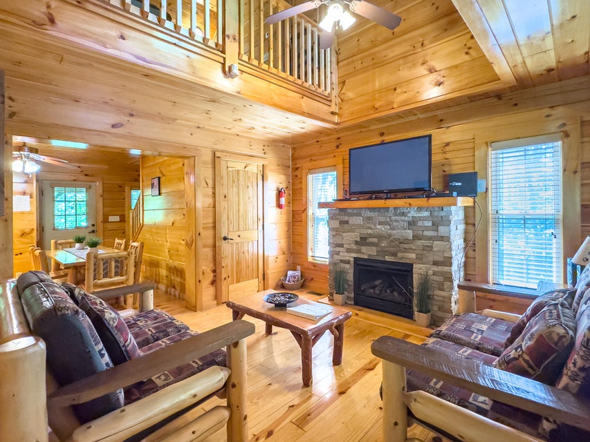 Sevierville, Tennessee, 37876, United States, 13 Bedrooms Bedrooms, ,14 BathroomsBathrooms,Residential,For Sale,1974606