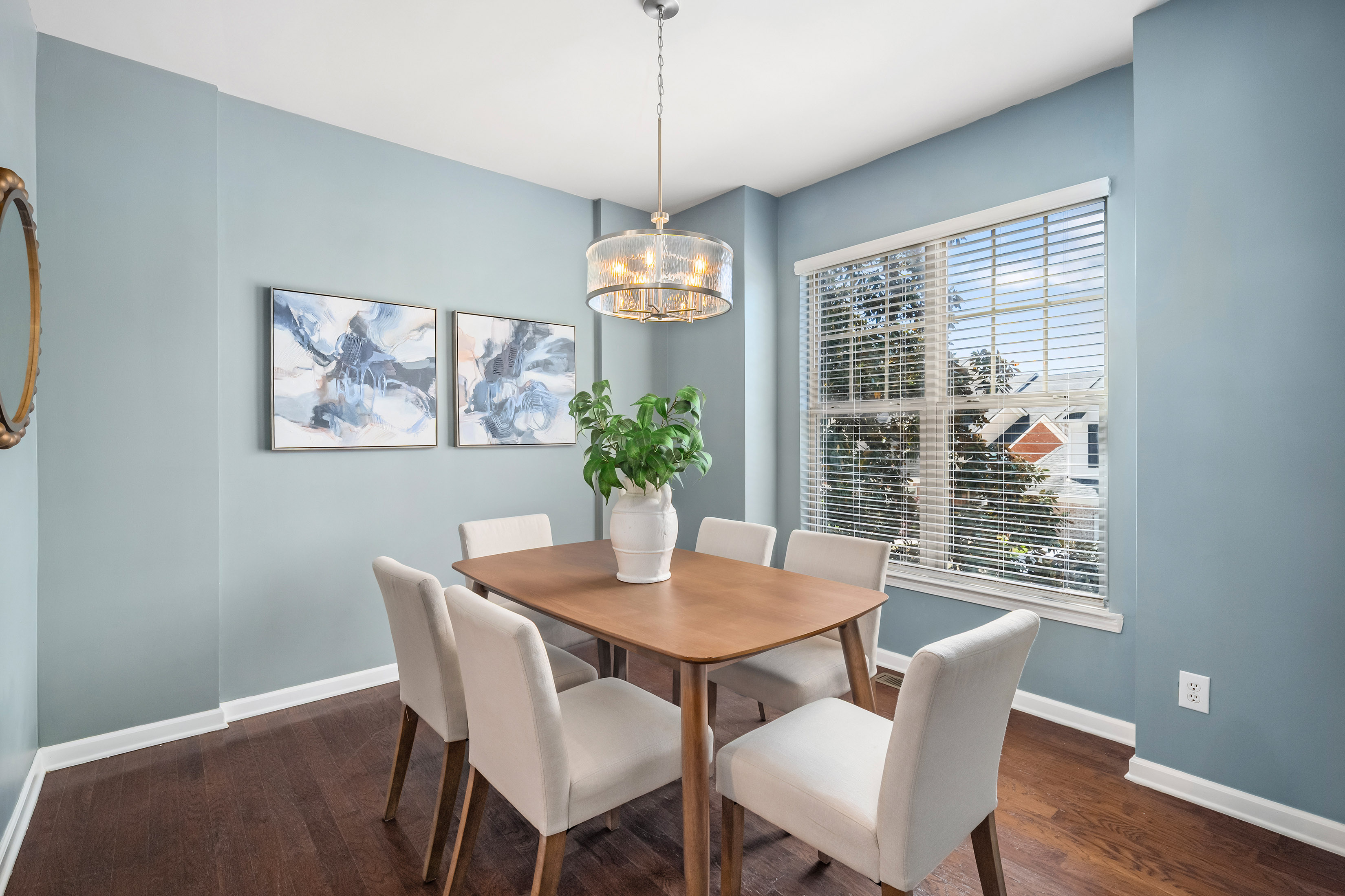  Beautifully Appointed End-Unit Townhome - 物件實景
