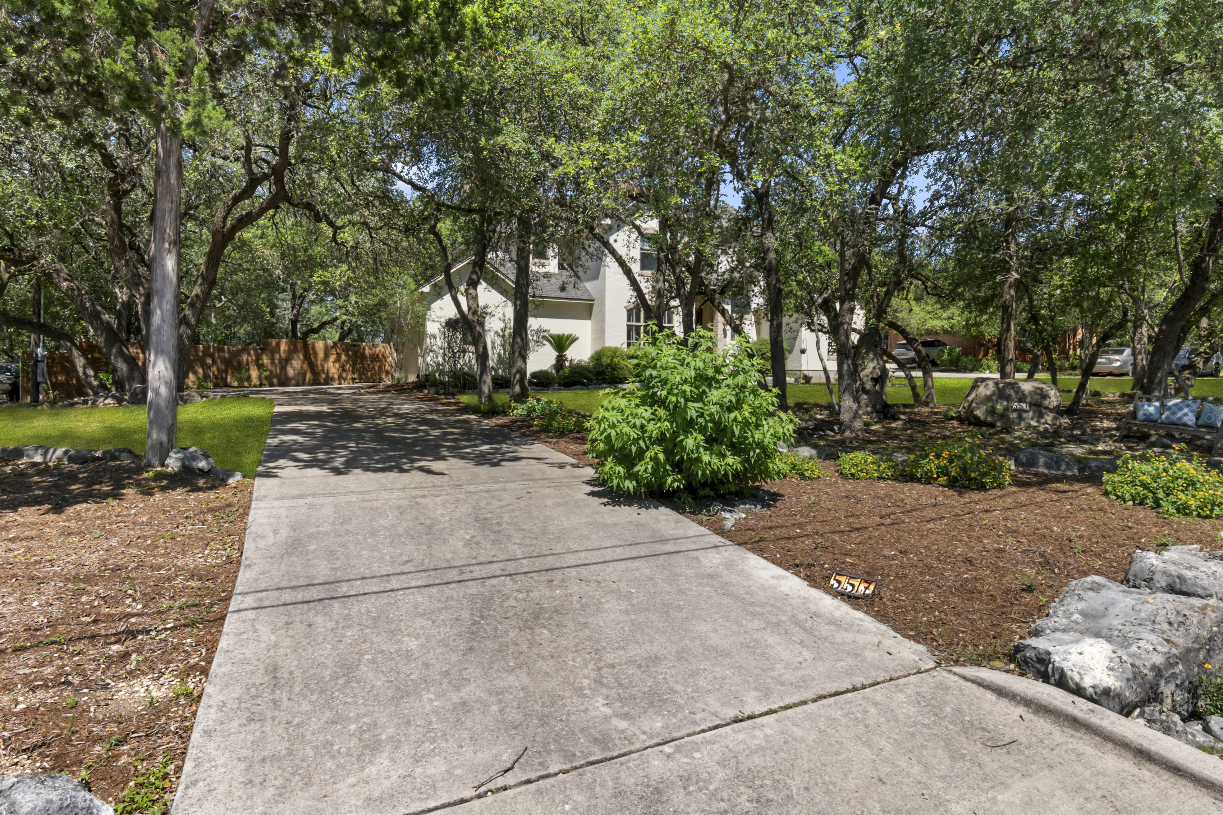  Stunning Custom Home with Expansive Outdoor Entertaining - 物件實景