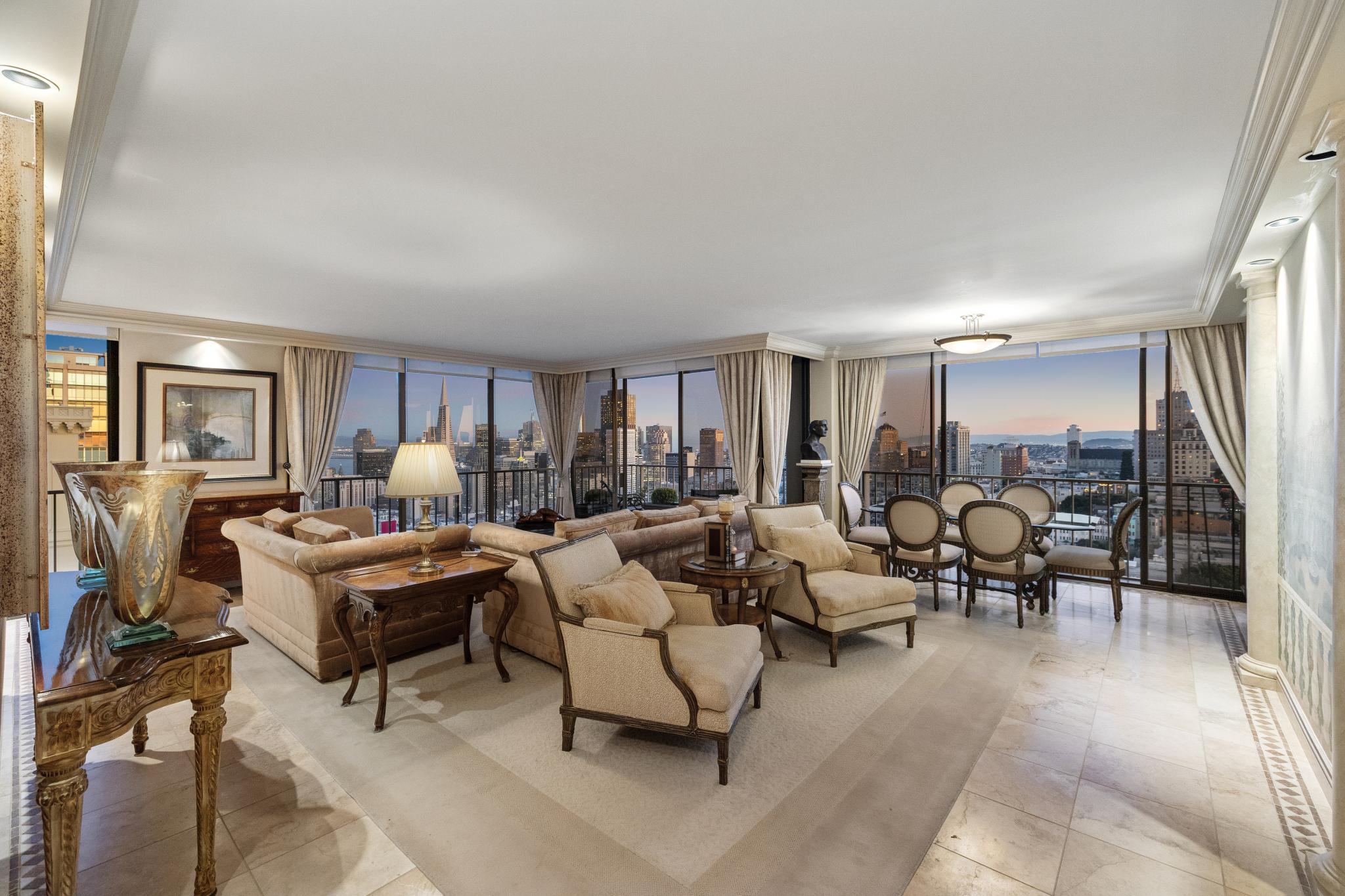  Dramatic Corner Residence at The Summit - 物件實景