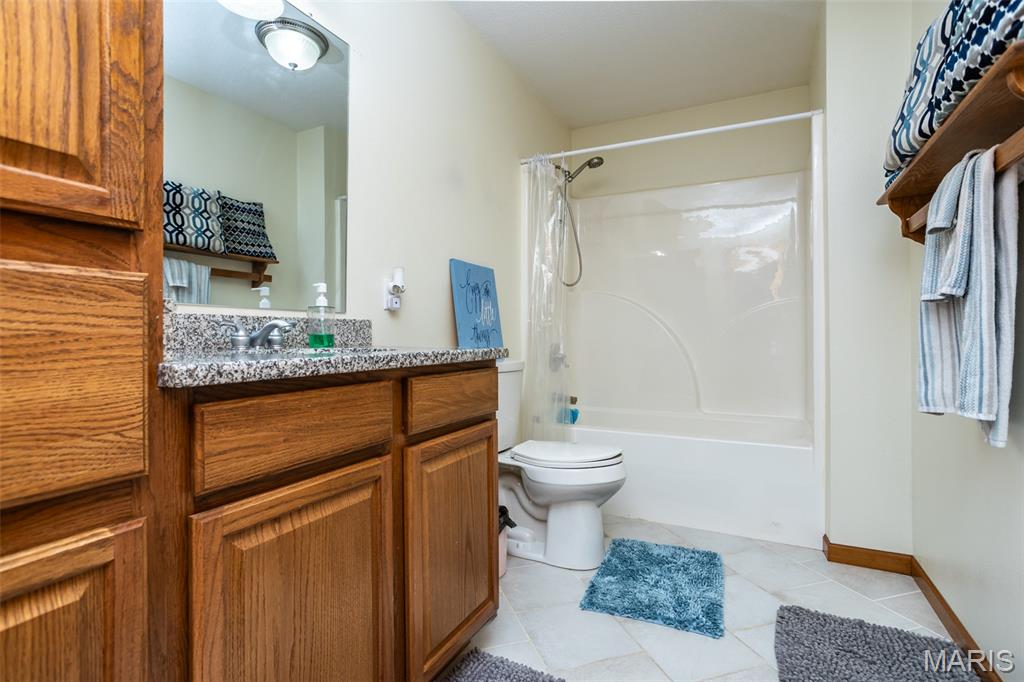 Brighton, Illinois, 62012, United States, 6 Bedrooms Bedrooms, ,4 BathroomsBathrooms,Residential,For Sale,1995743