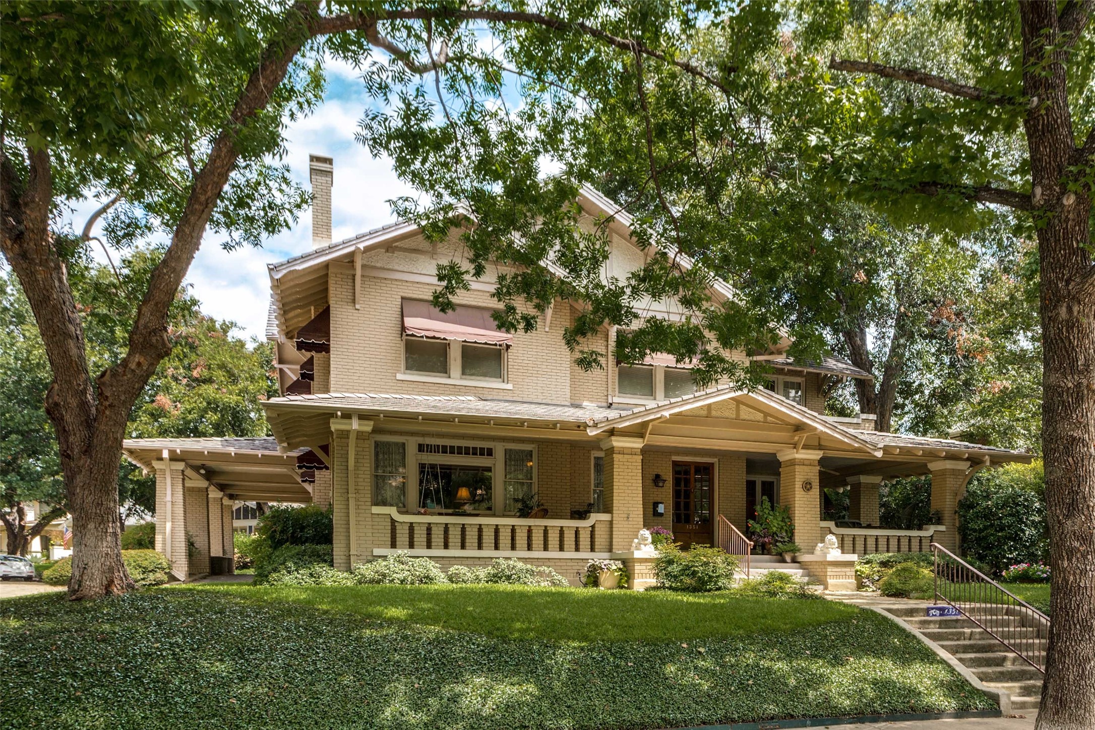 Fort Worth, Texas, 76110, United States, 4 Bedrooms Bedrooms, ,3 BathroomsBathrooms,Residential,For Sale,1940133