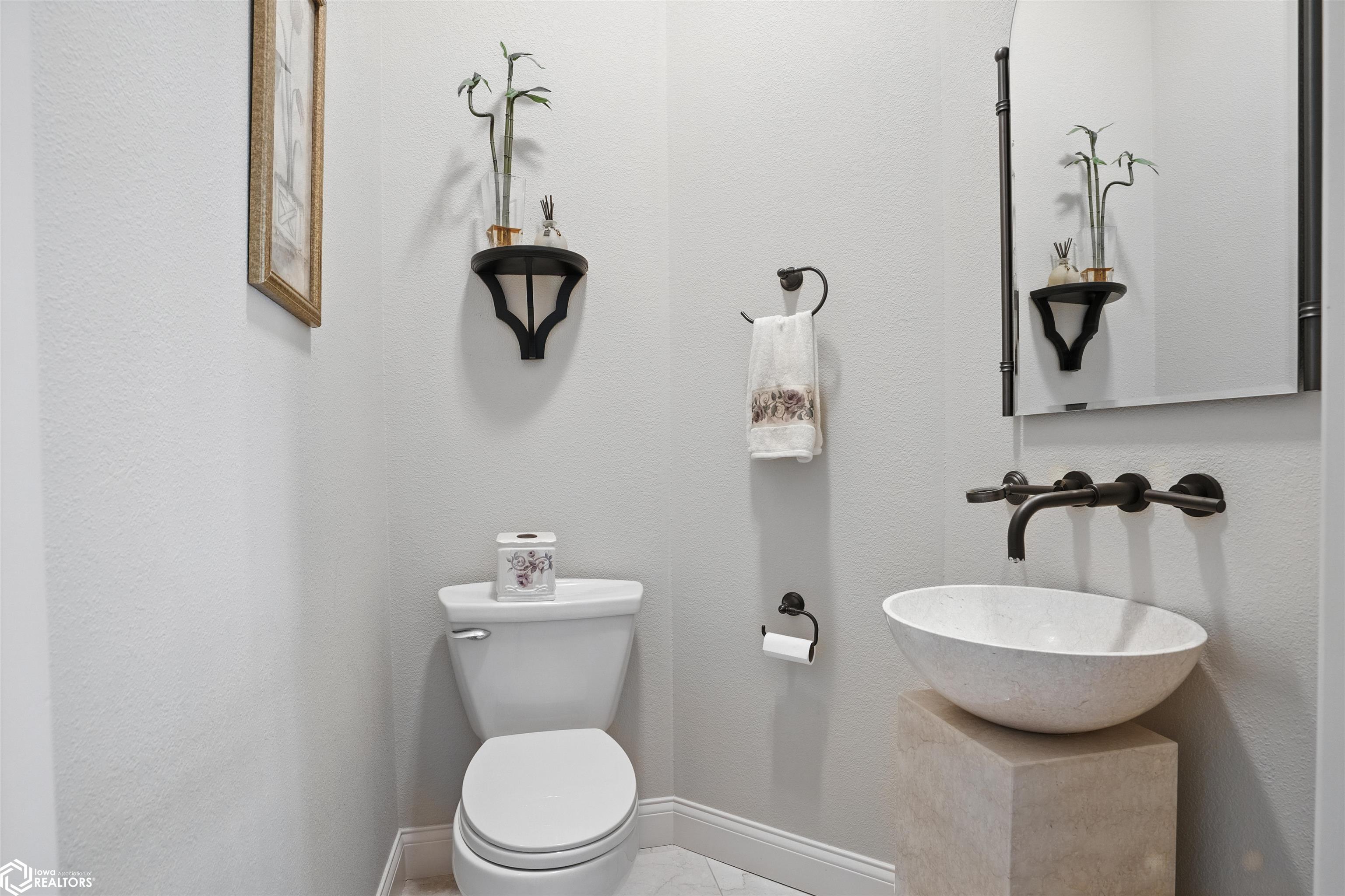 Burlington, Iowa, 52601, United States, 4 Bedrooms Bedrooms, ,5 BathroomsBathrooms,Residential,For Sale,1975547